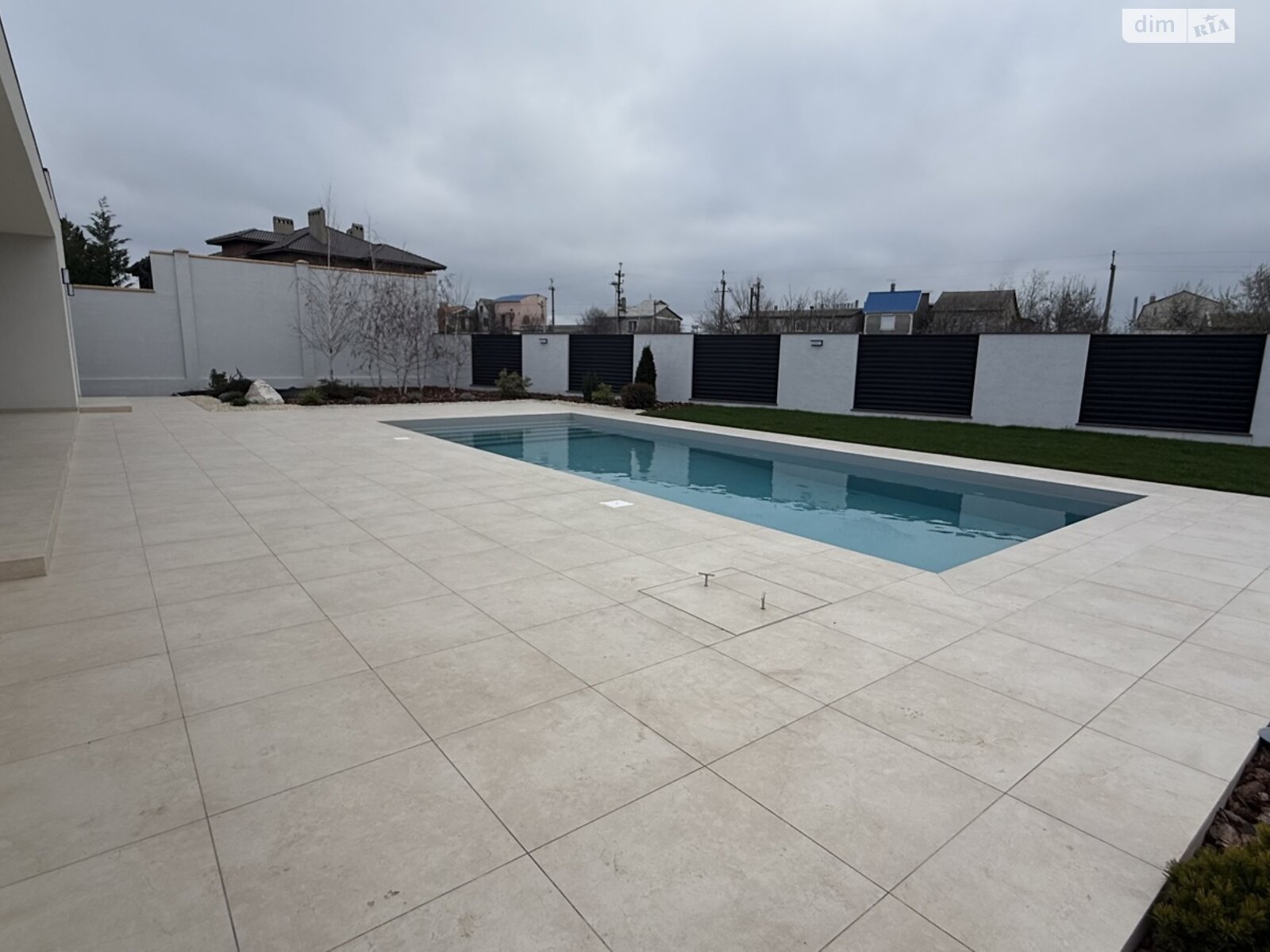 одноэтажный дом с отоплением, 200 кв. м, кирпич. Продажа в Одессе район Совиньон фото 1 одноэтажный дом с отоплением, 200 кв. м, кирпич. Продажа в Одессе район Совиньон фото 1