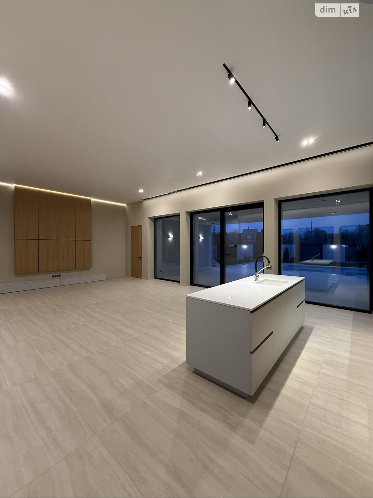 одноэтажный дом с отоплением, 200 кв. м, кирпич. Продажа в Одессе район Совиньон фото 1 одноэтажный дом с отоплением, 200 кв. м, кирпич. Продажа в Одессе район Совиньон фото 1