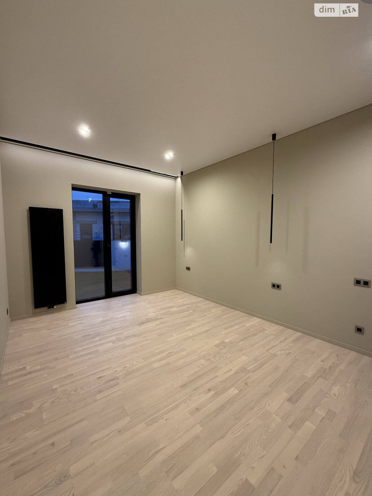 одноэтажный дом с отоплением, 200 кв. м, кирпич. Продажа в Одессе район Совиньон фото 1 одноэтажный дом с отоплением, 200 кв. м, кирпич. Продажа в Одессе район Совиньон фото 1