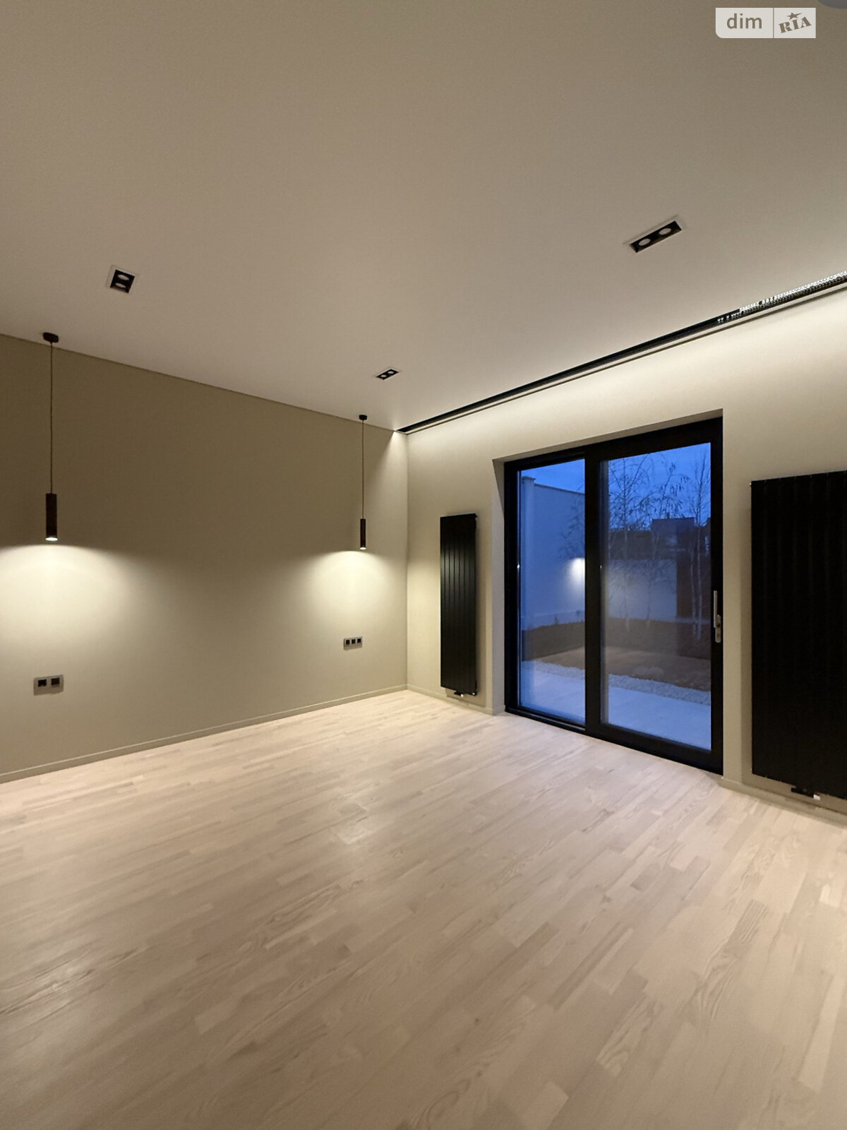 одноэтажный дом с отоплением, 200 кв. м, кирпич. Продажа в Одессе район Совиньон фото 1 одноэтажный дом с отоплением, 200 кв. м, кирпич. Продажа в Одессе район Совиньон фото 1