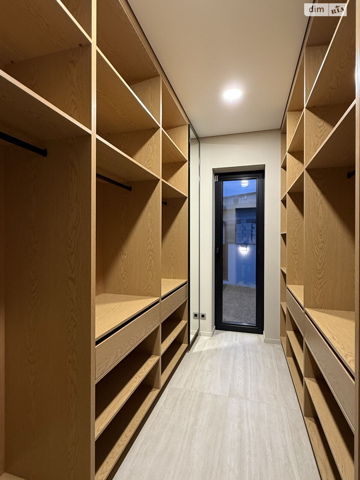 одноэтажный дом с отоплением, 200 кв. м, кирпич. Продажа в Одессе район Совиньон фото 1 одноэтажный дом с отоплением, 200 кв. м, кирпич. Продажа в Одессе район Совиньон фото 1