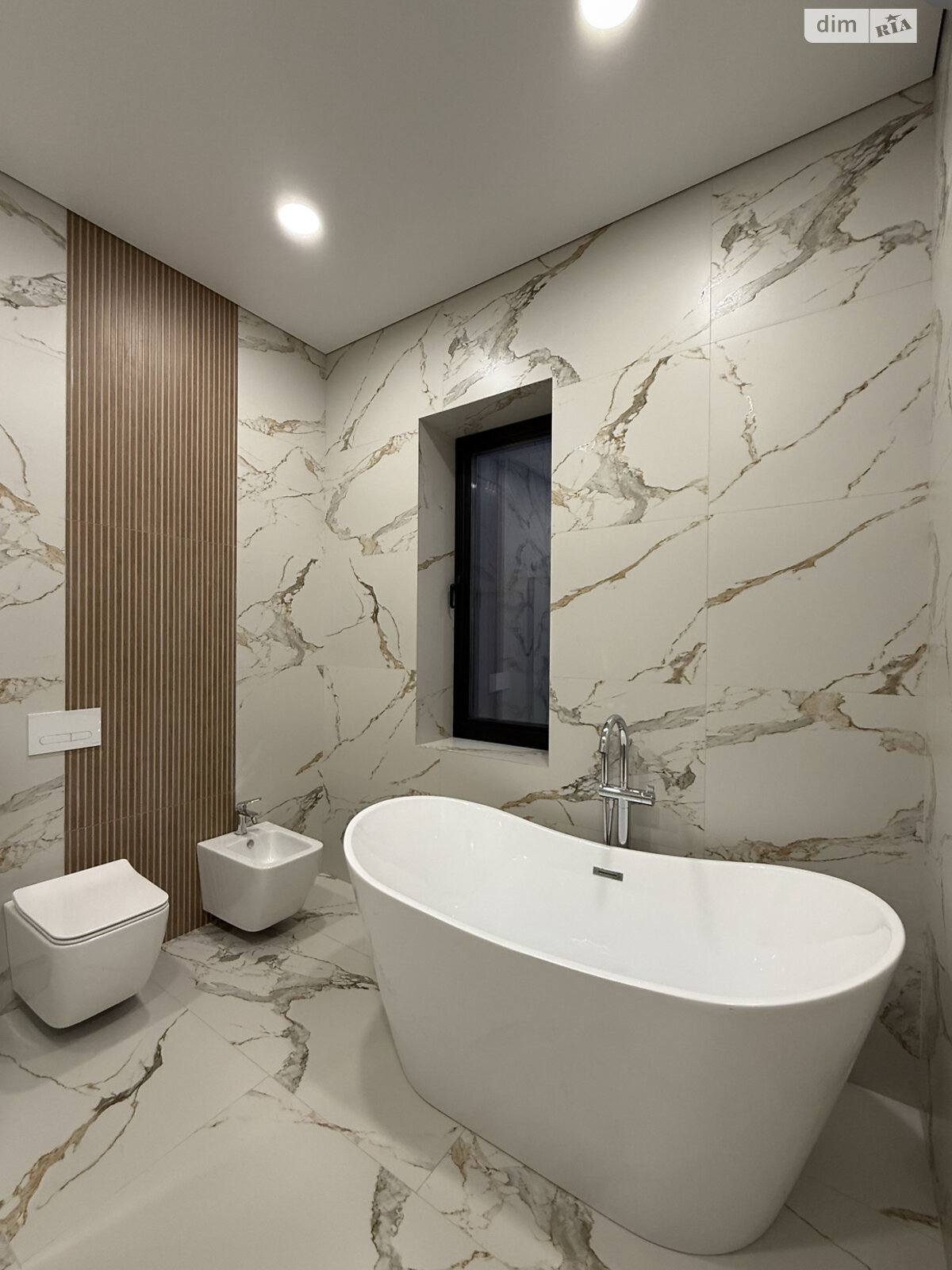 одноэтажный дом с отоплением, 200 кв. м, кирпич. Продажа в Одессе район Совиньон фото 1 одноэтажный дом с отоплением, 200 кв. м, кирпич. Продажа в Одессе район Совиньон фото 1