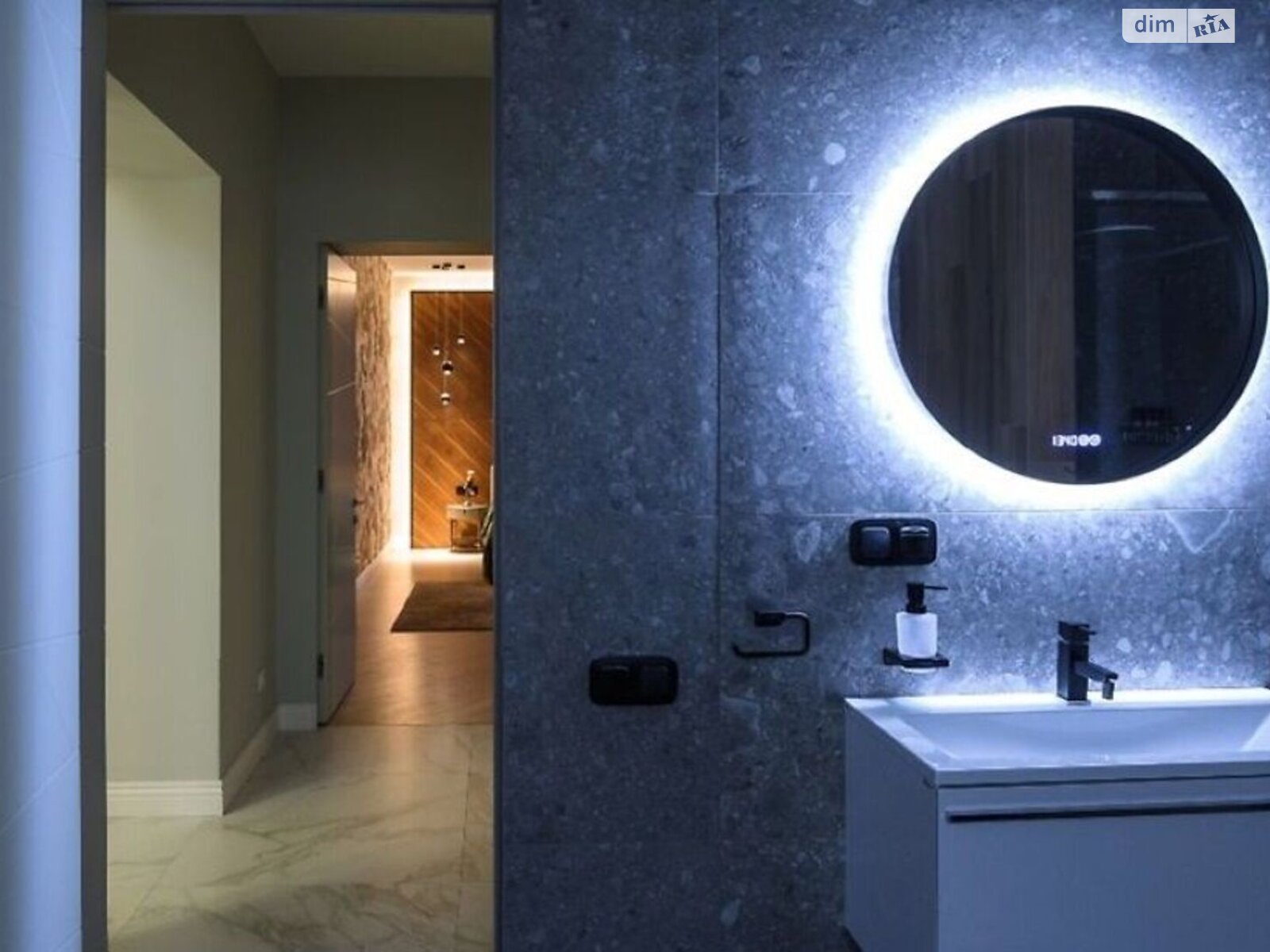 трехэтажный дом с верандой, 600 кв. м, кирпич. Продажа в Одессе район Средний Фонтан фото 1 трехэтажный дом с верандой, 600 кв. м, кирпич. Продажа в Одессе район Средний Фонтан фото 1