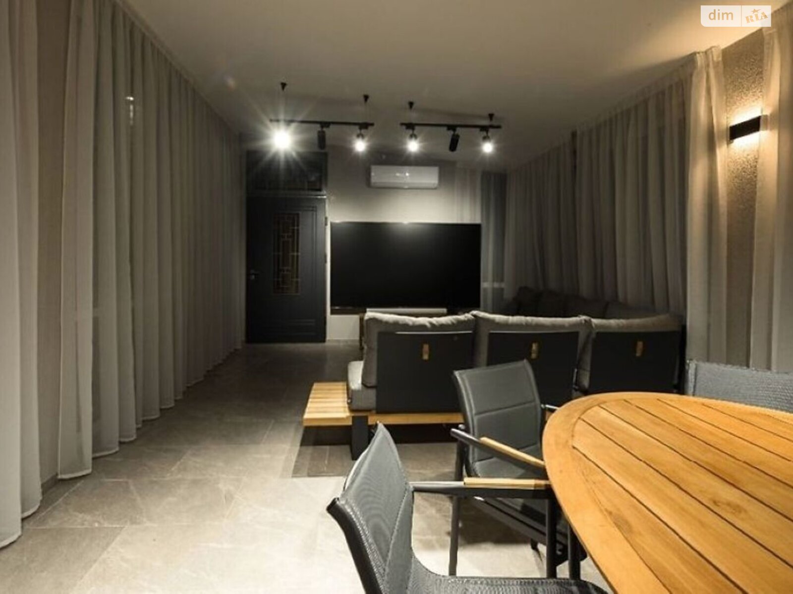 трехэтажный дом с верандой, 600 кв. м, кирпич. Продажа в Одессе район Средний Фонтан фото 1 трехэтажный дом с верандой, 600 кв. м, кирпич. Продажа в Одессе район Средний Фонтан фото 1