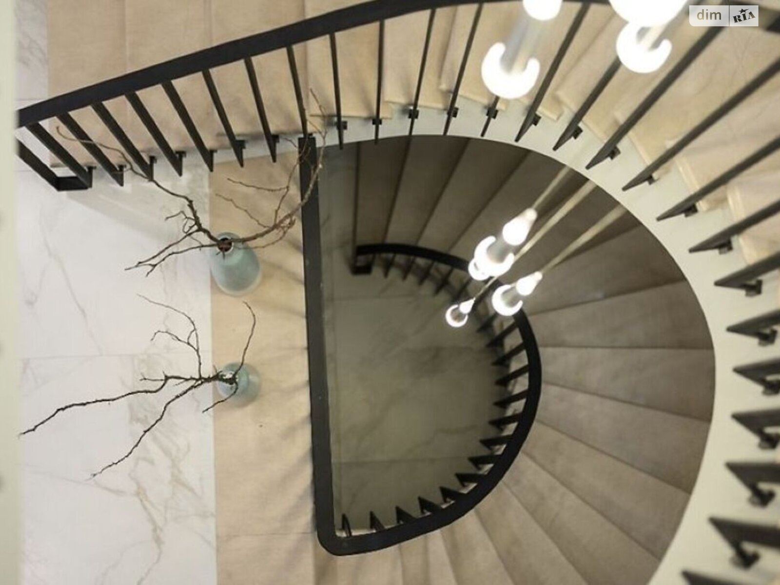 трехэтажный дом с верандой, 600 кв. м, кирпич. Продажа в Одессе район Средний Фонтан фото 1 трехэтажный дом с верандой, 600 кв. м, кирпич. Продажа в Одессе район Средний Фонтан фото 1