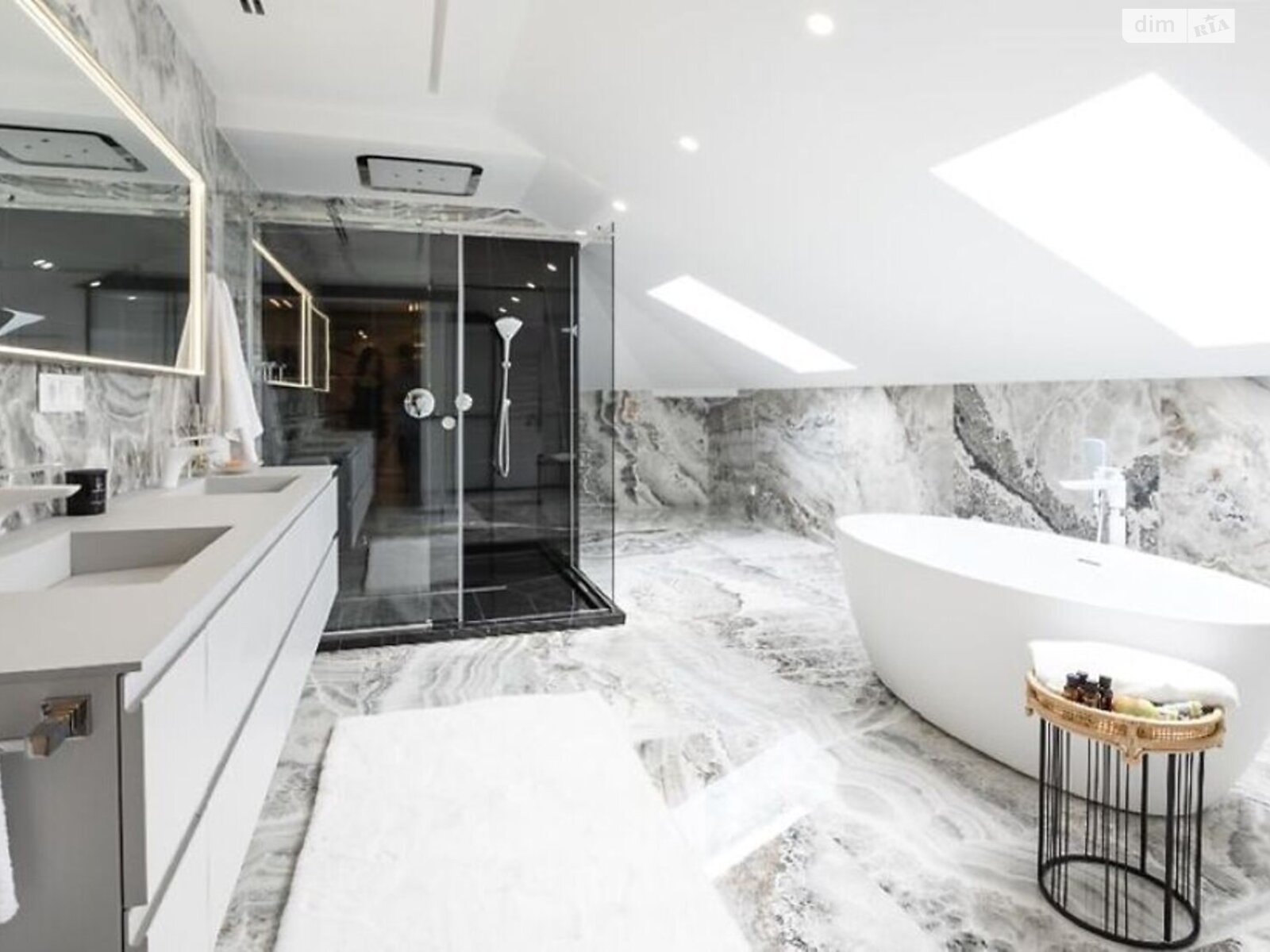 трехэтажный дом с верандой, 600 кв. м, кирпич. Продажа в Одессе район Средний Фонтан фото 1 трехэтажный дом с верандой, 600 кв. м, кирпич. Продажа в Одессе район Средний Фонтан фото 1