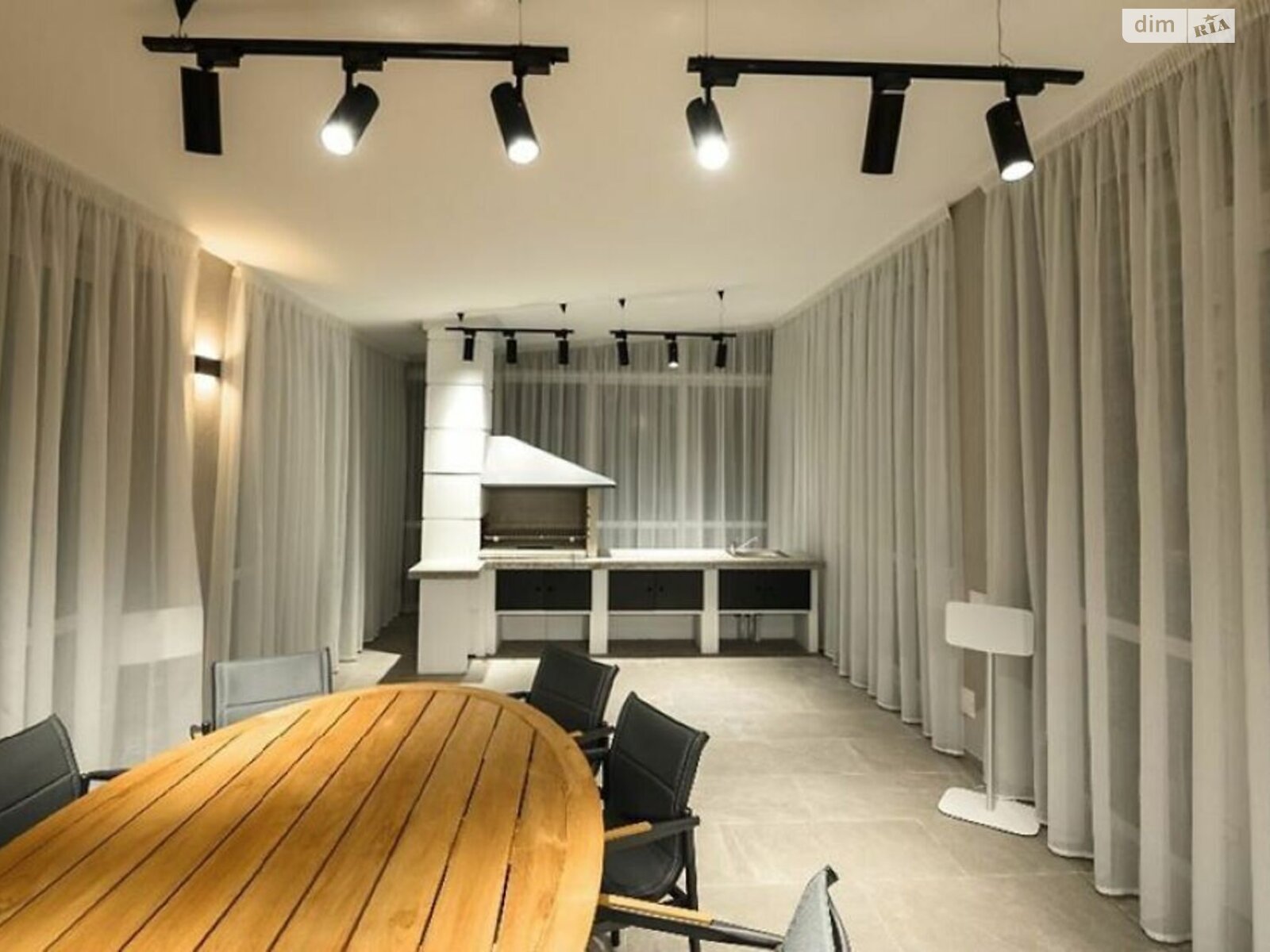 трехэтажный дом с верандой, 600 кв. м, кирпич. Продажа в Одессе район Средний Фонтан фото 1 трехэтажный дом с верандой, 600 кв. м, кирпич. Продажа в Одессе район Средний Фонтан фото 1