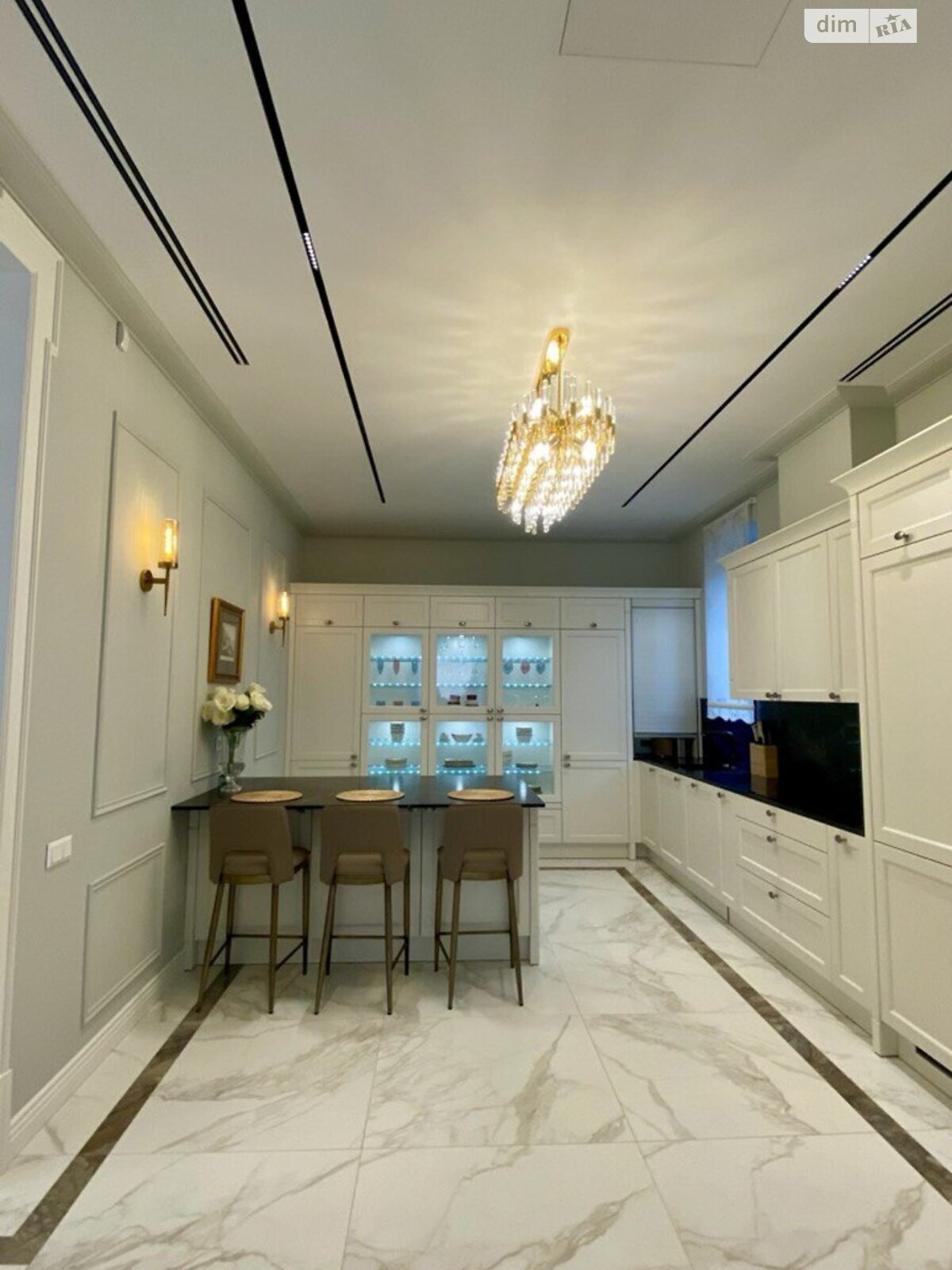 трехэтажный дом с верандой, 600 кв. м, кирпич. Продажа в Одессе район Средний Фонтан фото 1 трехэтажный дом с верандой, 600 кв. м, кирпич. Продажа в Одессе район Средний Фонтан фото 1