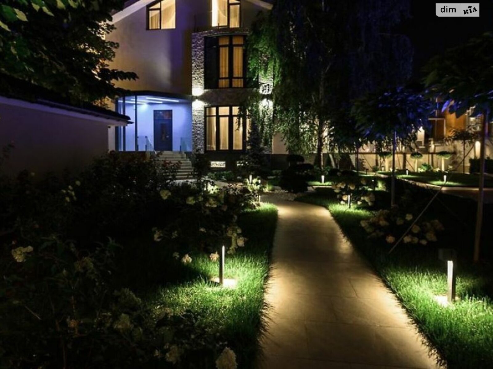 трехэтажный дом с верандой, 600 кв. м, кирпич. Продажа в Одессе район Средний Фонтан фото 1 трехэтажный дом с верандой, 600 кв. м, кирпич. Продажа в Одессе район Средний Фонтан фото 1