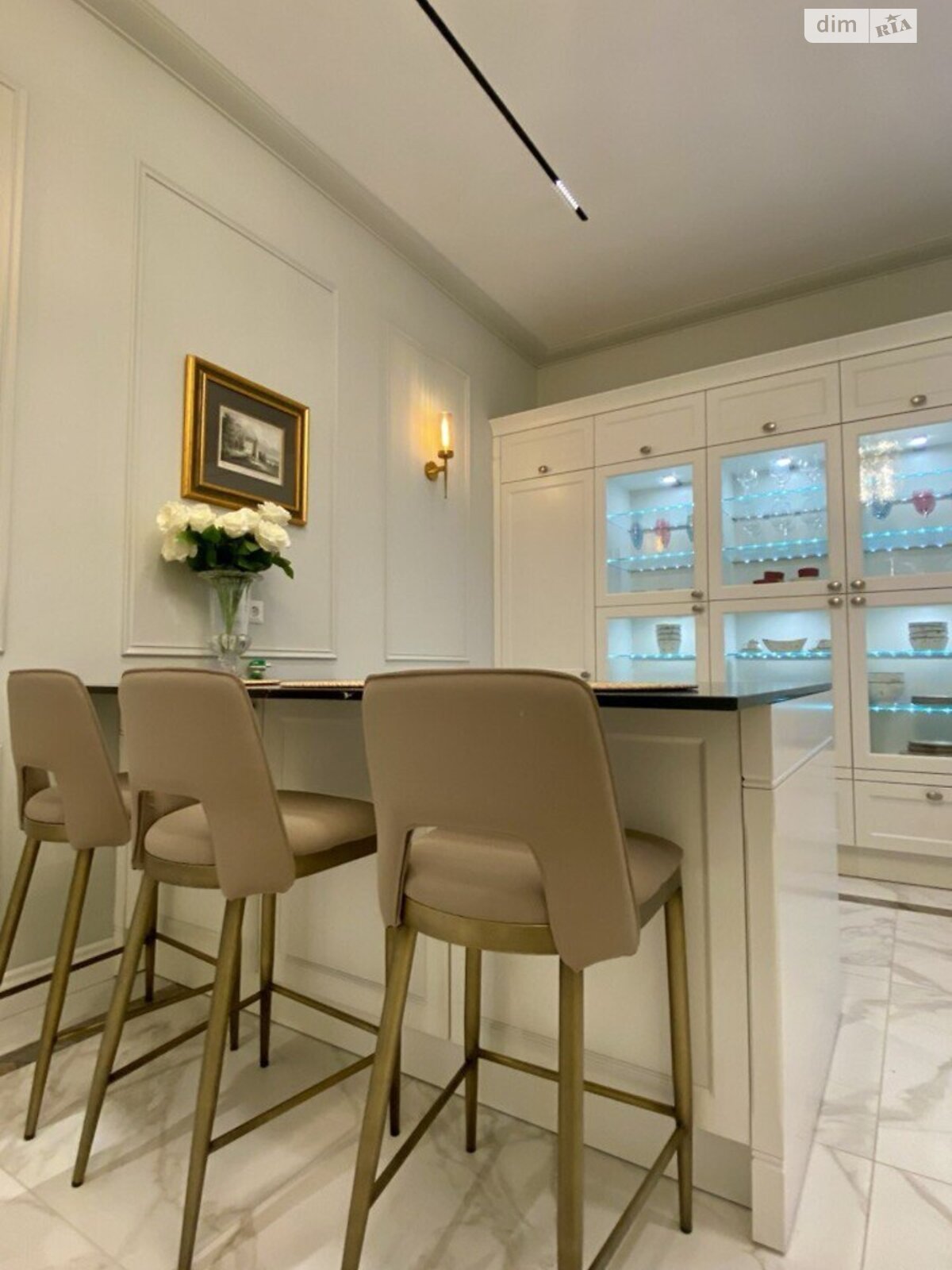 трехэтажный дом с верандой, 600 кв. м, кирпич. Продажа в Одессе район Средний Фонтан фото 1 трехэтажный дом с верандой, 600 кв. м, кирпич. Продажа в Одессе район Средний Фонтан фото 1