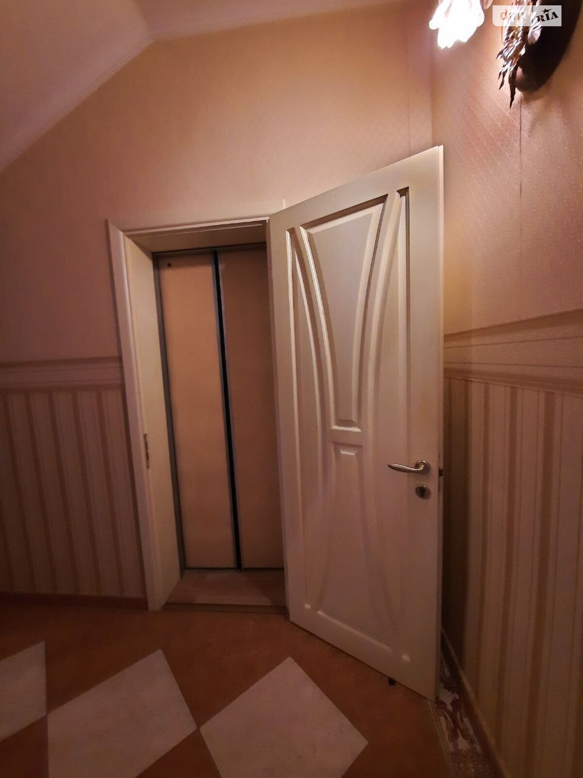 трехэтажный дом с мансардой, 896.3 кв. м, кирпич. Продажа в Одессе район Средний Фонтан фото 1 трехэтажный дом с мансардой, 896.3 кв. м, кирпич. Продажа в Одессе район Средний Фонтан фото 1