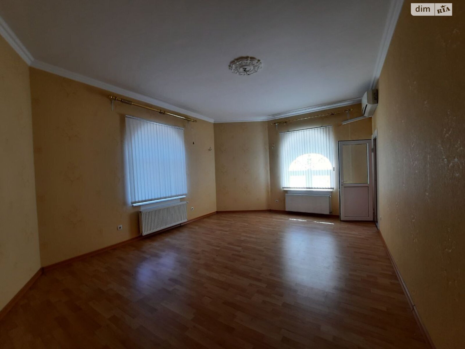 трехэтажный дом с мансардой, 896.3 кв. м, кирпич. Продажа в Одессе район Средний Фонтан фото 1 трехэтажный дом с мансардой, 896.3 кв. м, кирпич. Продажа в Одессе район Средний Фонтан фото 1