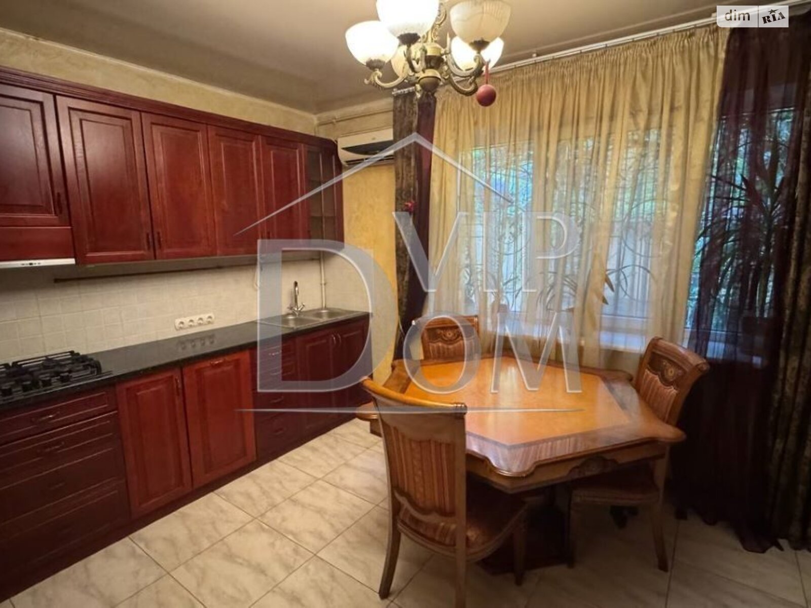 триповерховий будинок з мансардою, 248 кв. м, ракушняк. Продаж в Одесі, район Середній Фонтан фото 1 триповерховий будинок з мансардою, 248 кв. м, ракушняк. Продаж в Одесі, район Середній Фонтан фото 1