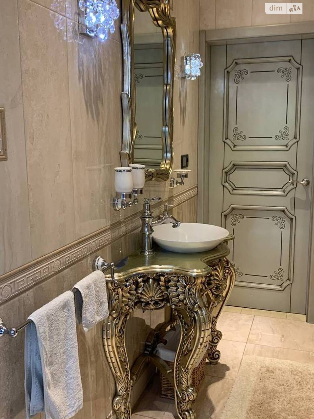 триповерховий будинок з мансардою, 376 кв. м, цегла. Продаж в Одесі фото 1 триповерховий будинок з мансардою, 376 кв. м, цегла. Продаж в Одесі фото 1