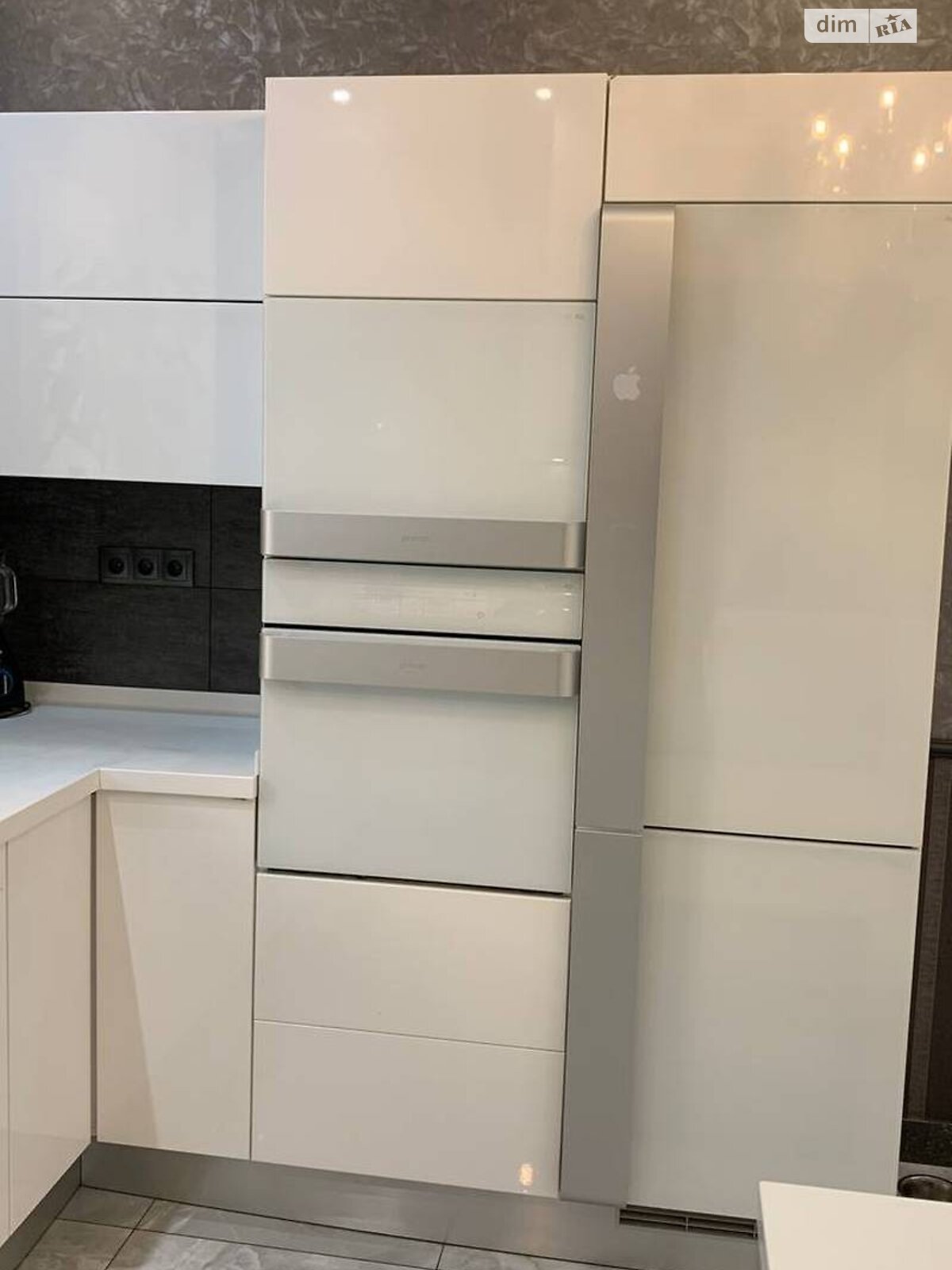 триповерховий будинок з мансардою, 376 кв. м, цегла. Продаж в Одесі фото 1 триповерховий будинок з мансардою, 376 кв. м, цегла. Продаж в Одесі фото 1