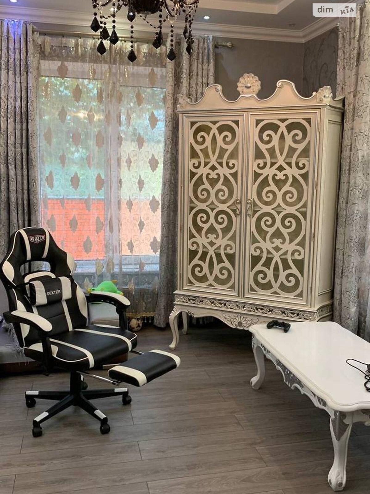 триповерховий будинок з мансардою, 376 кв. м, цегла. Продаж в Одесі фото 1 триповерховий будинок з мансардою, 376 кв. м, цегла. Продаж в Одесі фото 1