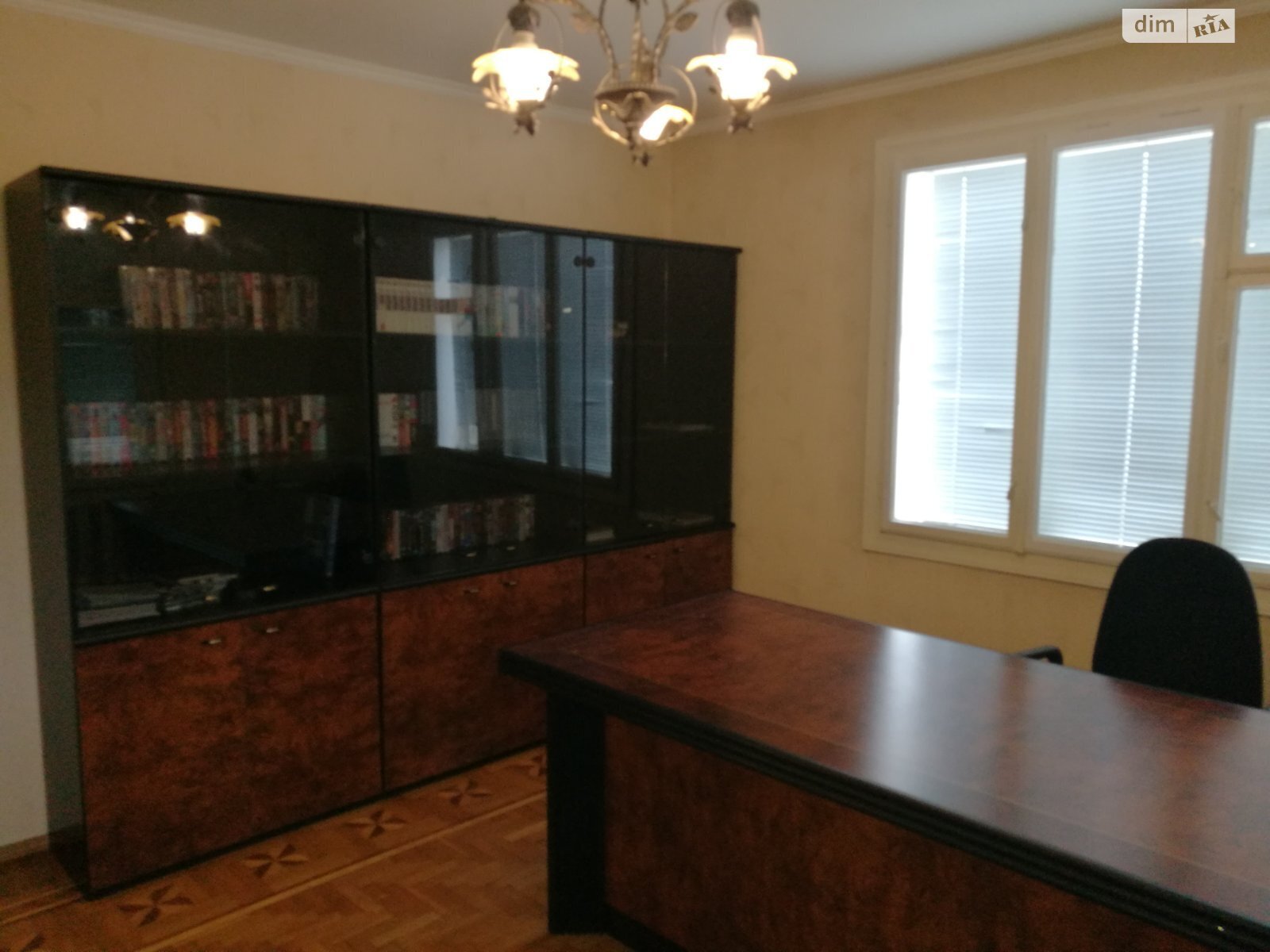 трехэтажный дом с гаражом, 396.6 кв. м, ракушечник (ракушняк). Продажа в Одессе район Золотая Горка фото 1