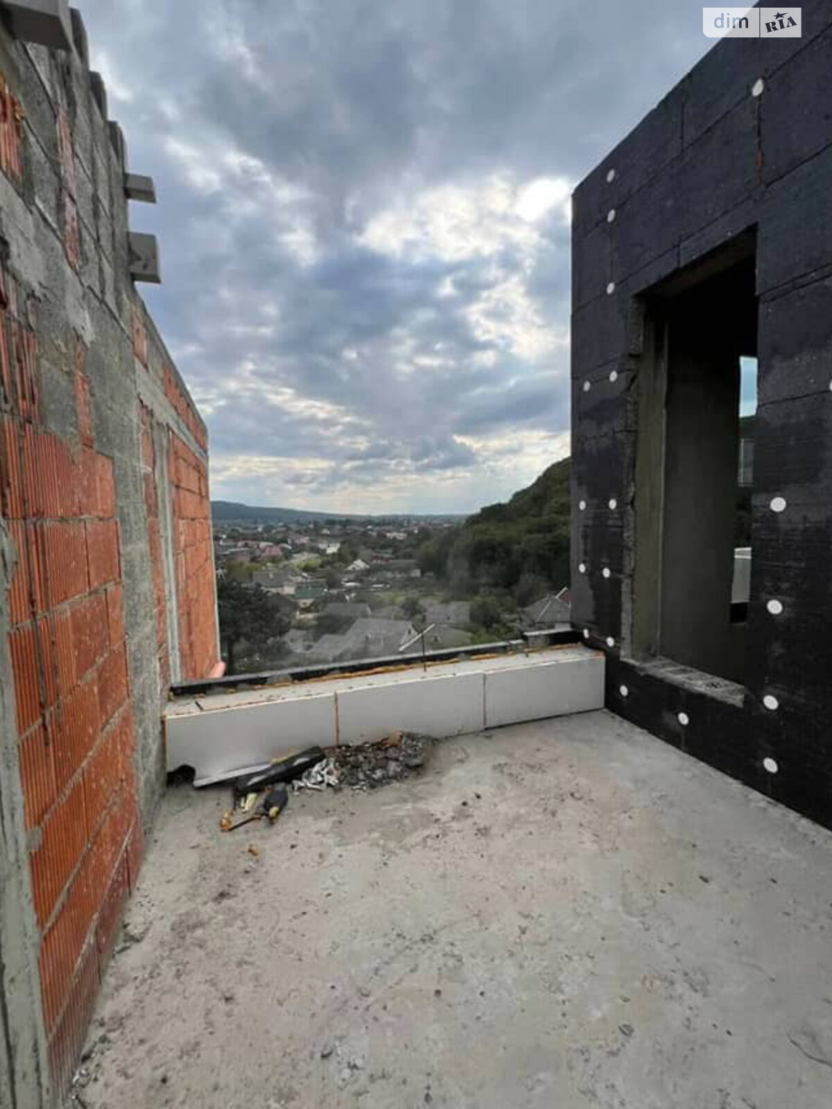 триповерховий будинок з балконом, 233 кв. м, цегла. Продаж у Оноківцях фото 1 триповерховий будинок з балконом, 233 кв. м, цегла. Продаж у Оноківцях фото 1