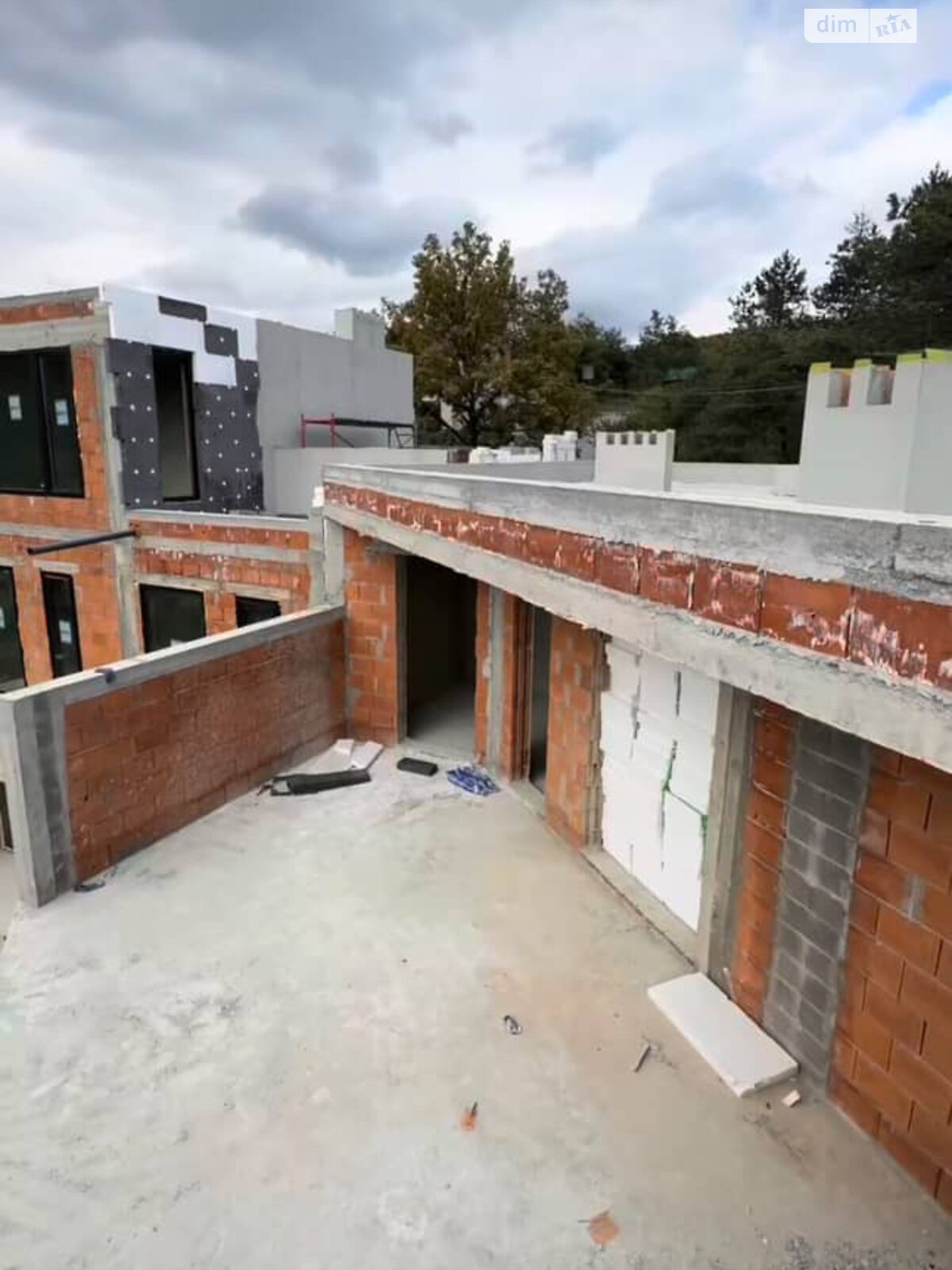 триповерховий будинок з балконом, 233 кв. м, цегла. Продаж у Оноківцях фото 1 триповерховий будинок з балконом, 233 кв. м, цегла. Продаж у Оноківцях фото 1