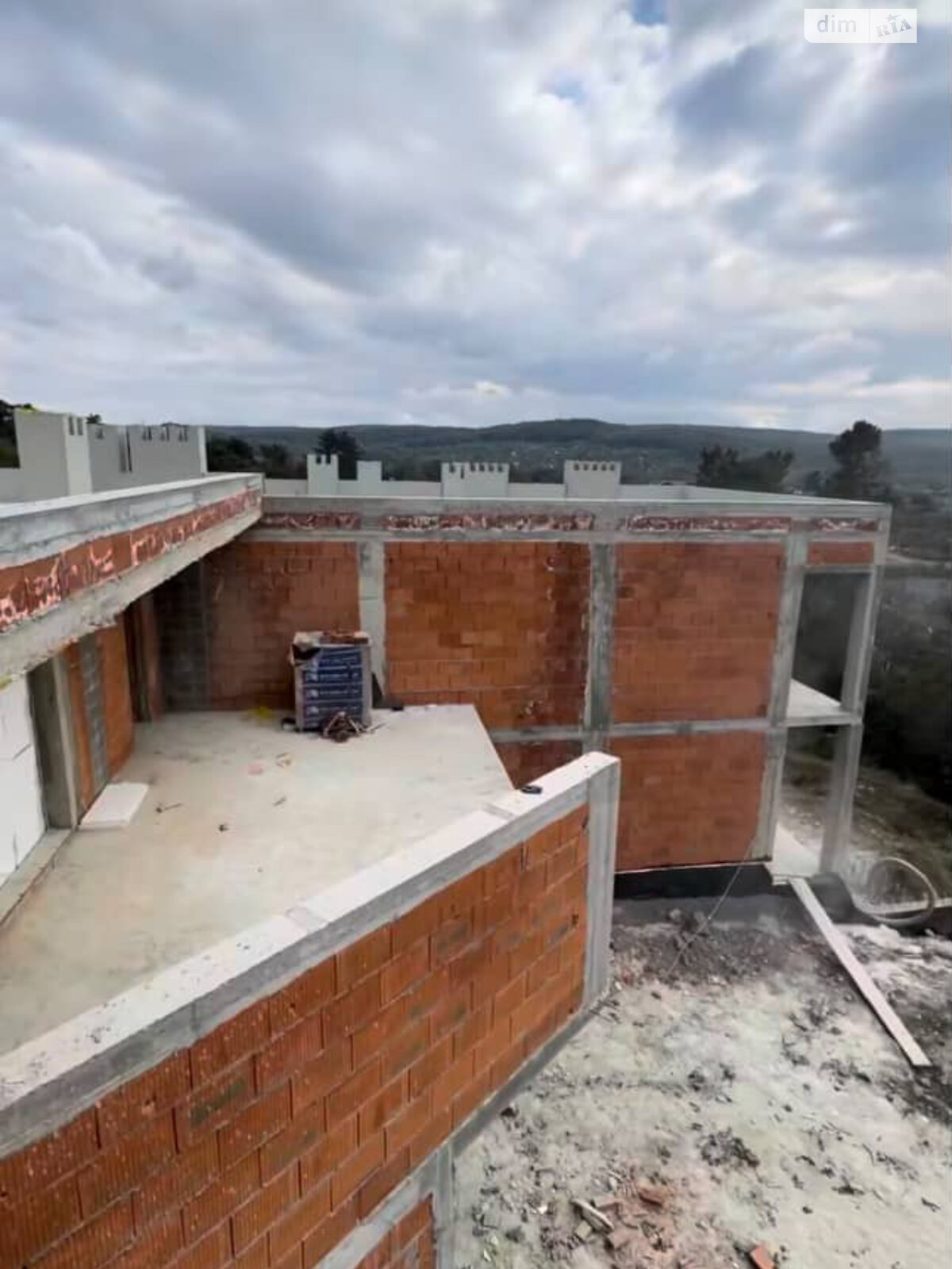 триповерховий будинок з балконом, 233 кв. м, цегла. Продаж у Оноківцях фото 1 триповерховий будинок з балконом, 233 кв. м, цегла. Продаж у Оноківцях фото 1