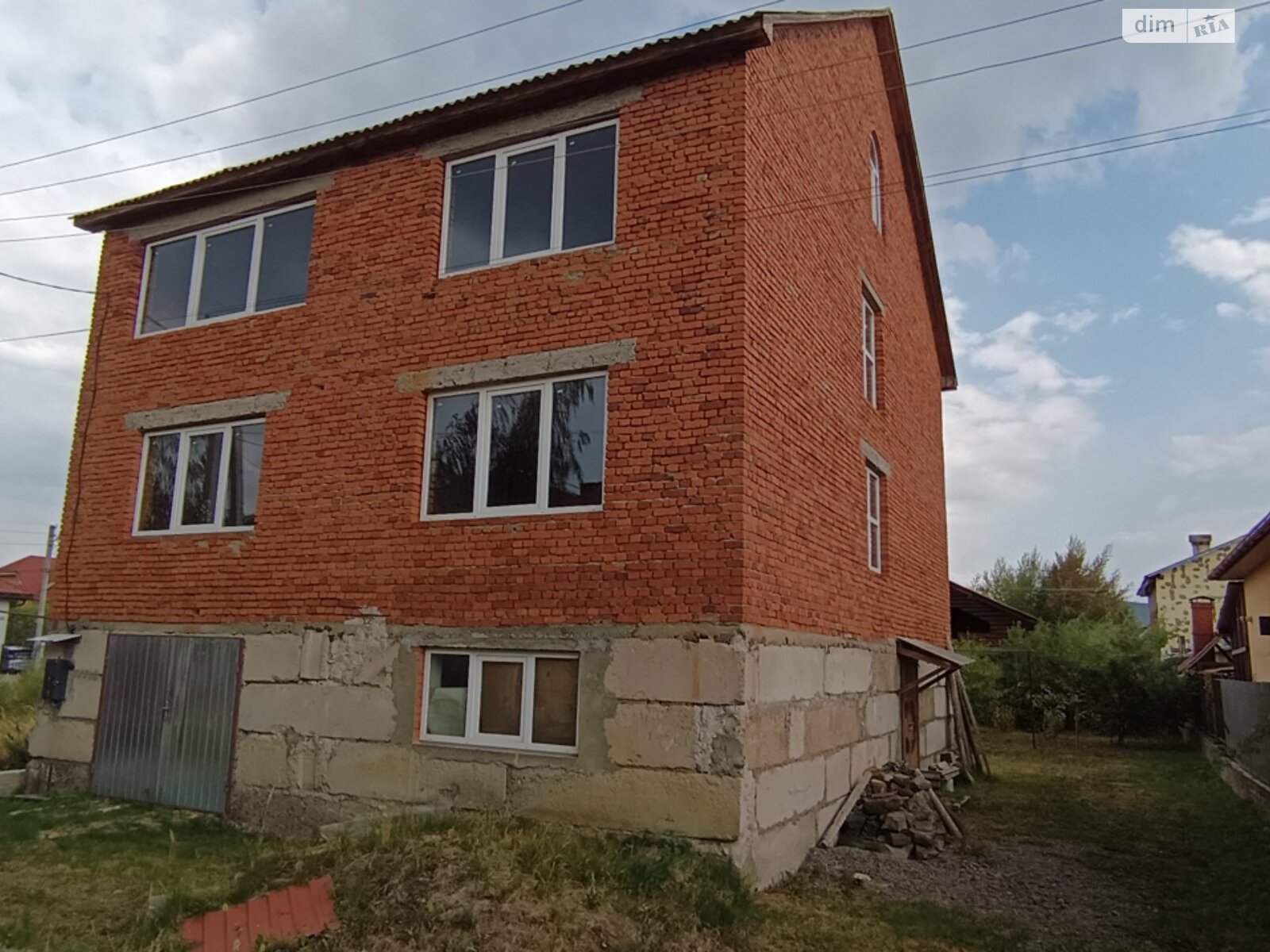 трехэтажный дом, 300 кв. м, кирпич. Продажа в Оноковцы фото 1 трехэтажный дом, 300 кв. м, кирпич. Продажа в Оноковцы фото 1