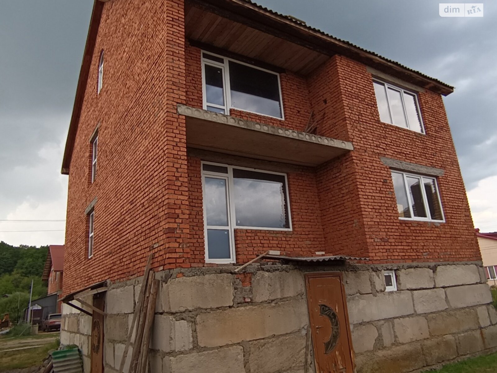 трехэтажный дом, 300 кв. м, кирпич. Продажа в Оноковцы фото 1 трехэтажный дом, 300 кв. м, кирпич. Продажа в Оноковцы фото 1