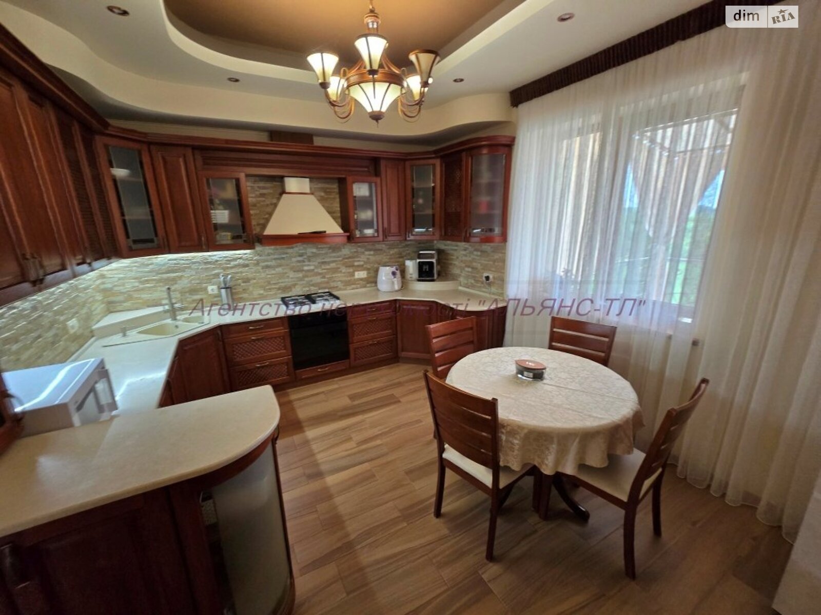 двухэтажный дом с ремонтом, 229 кв. м, кирпич. Продажа в Оноковцы фото 1 двухэтажный дом с ремонтом, 229 кв. м, кирпич. Продажа в Оноковцы фото 1