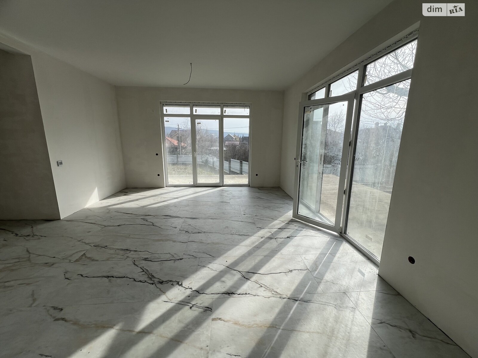 двухэтажный дом с верандой, 220 кв. м, кирпич. Продажа в Оноковцы фото 1