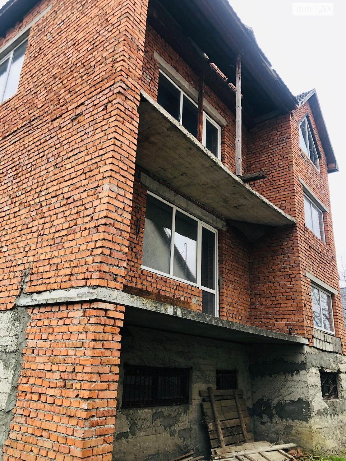 трехэтажный дом, 320 кв. м, кирпич. Продажа в Оноковцы фото 1