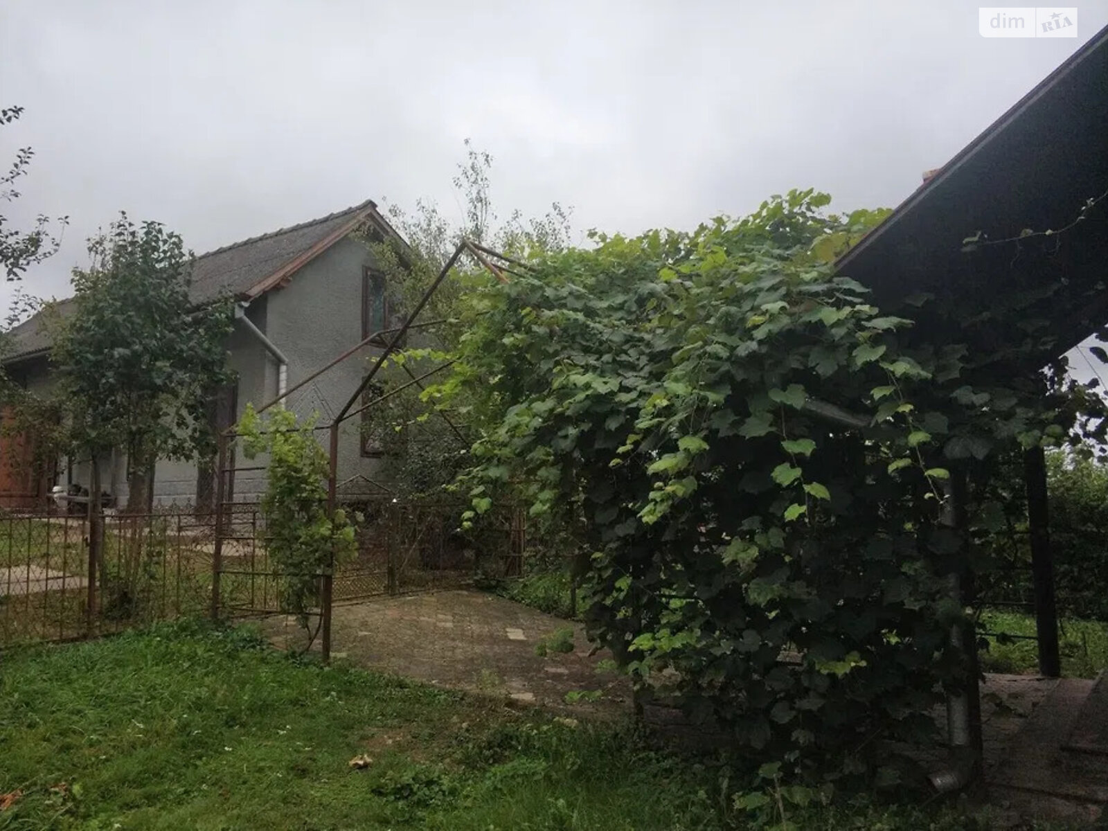 трехэтажный дом с гаражом, 326 кв. м, кирпич. Продажа в Опорах фото 1