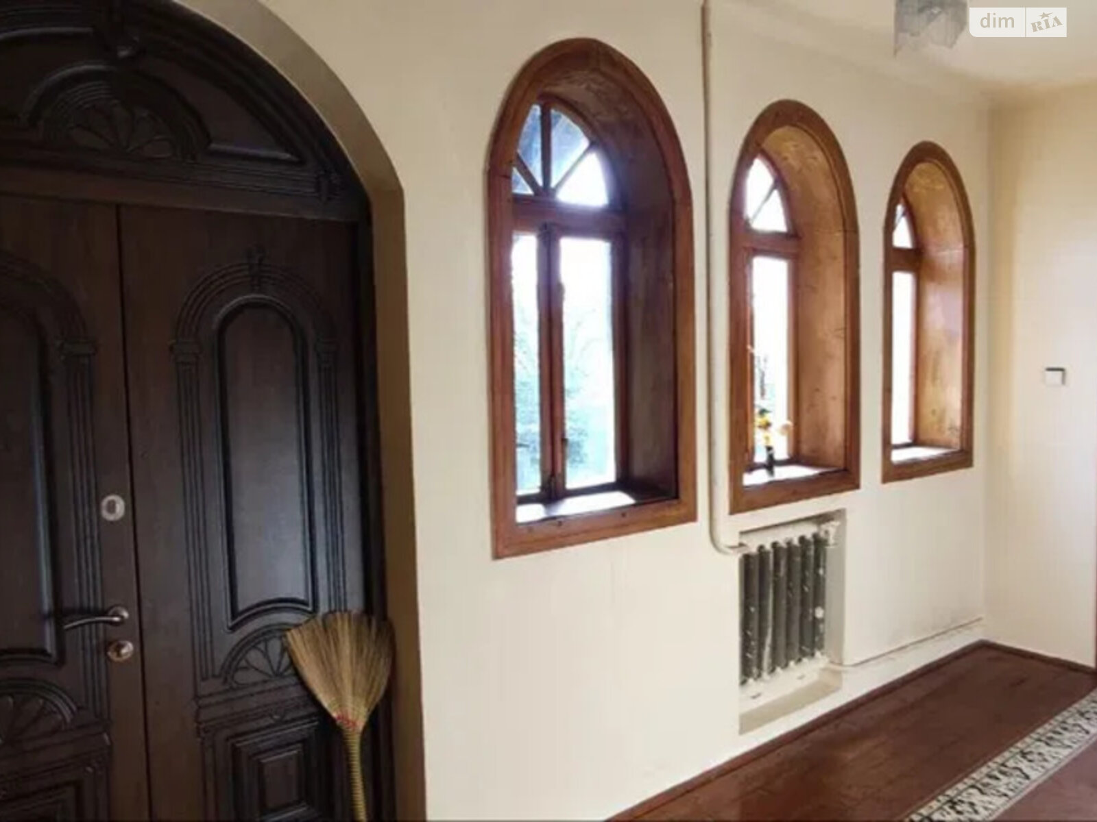 трехэтажный дом с гаражом, 326 кв. м, кирпич. Продажа в Опорах фото 1