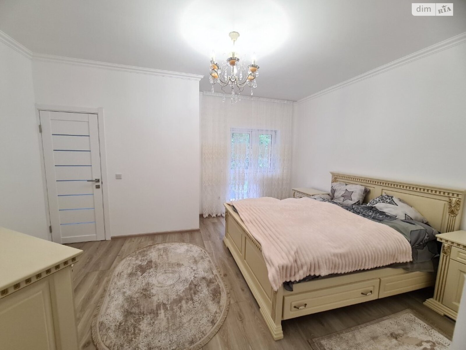 двухэтажный дом с балконом, 245 кв. м, кирпич. Продажа в Ореховице фото 1