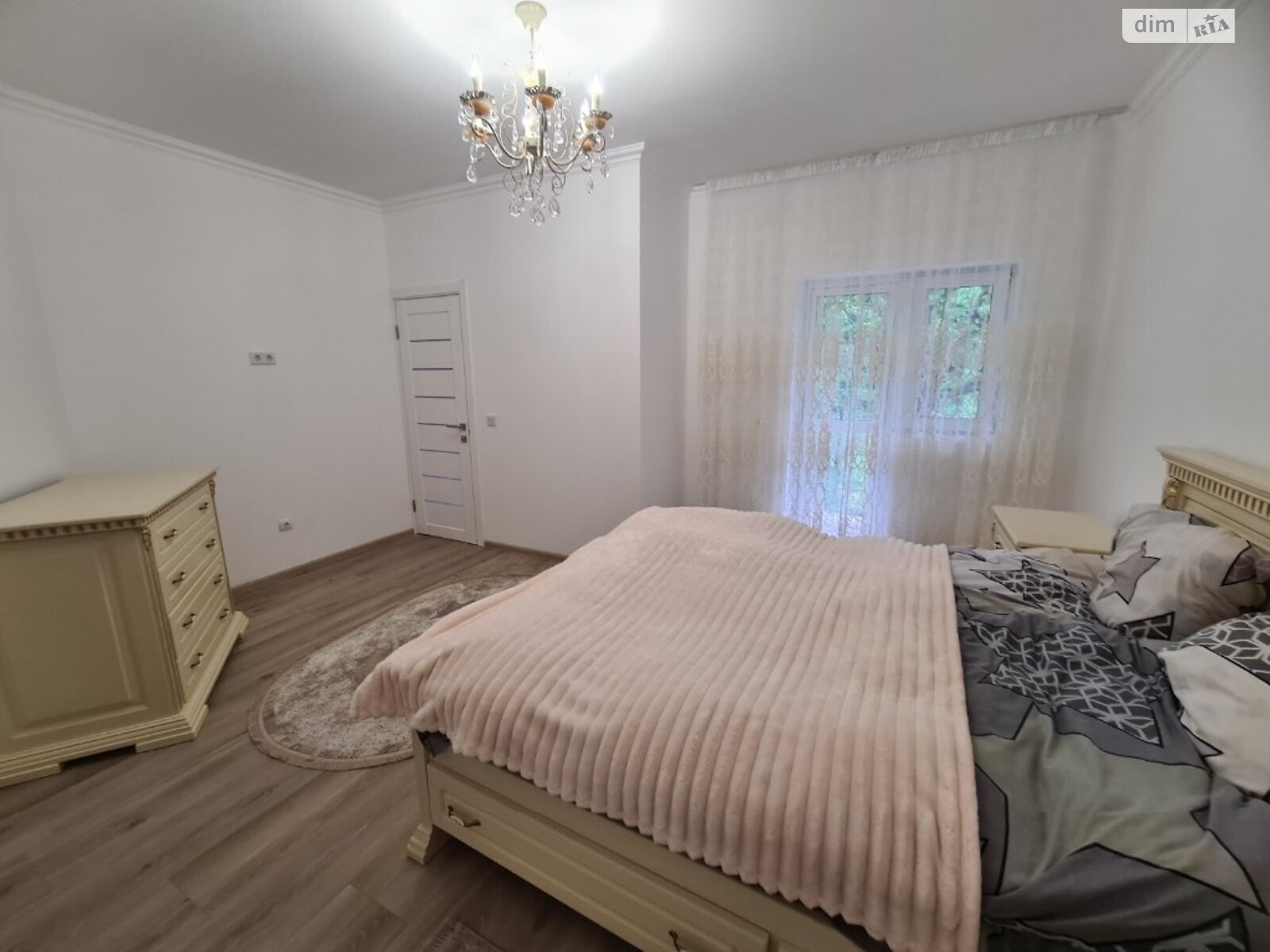 двухэтажный дом с балконом, 245 кв. м, кирпич. Продажа в Ореховице фото 1