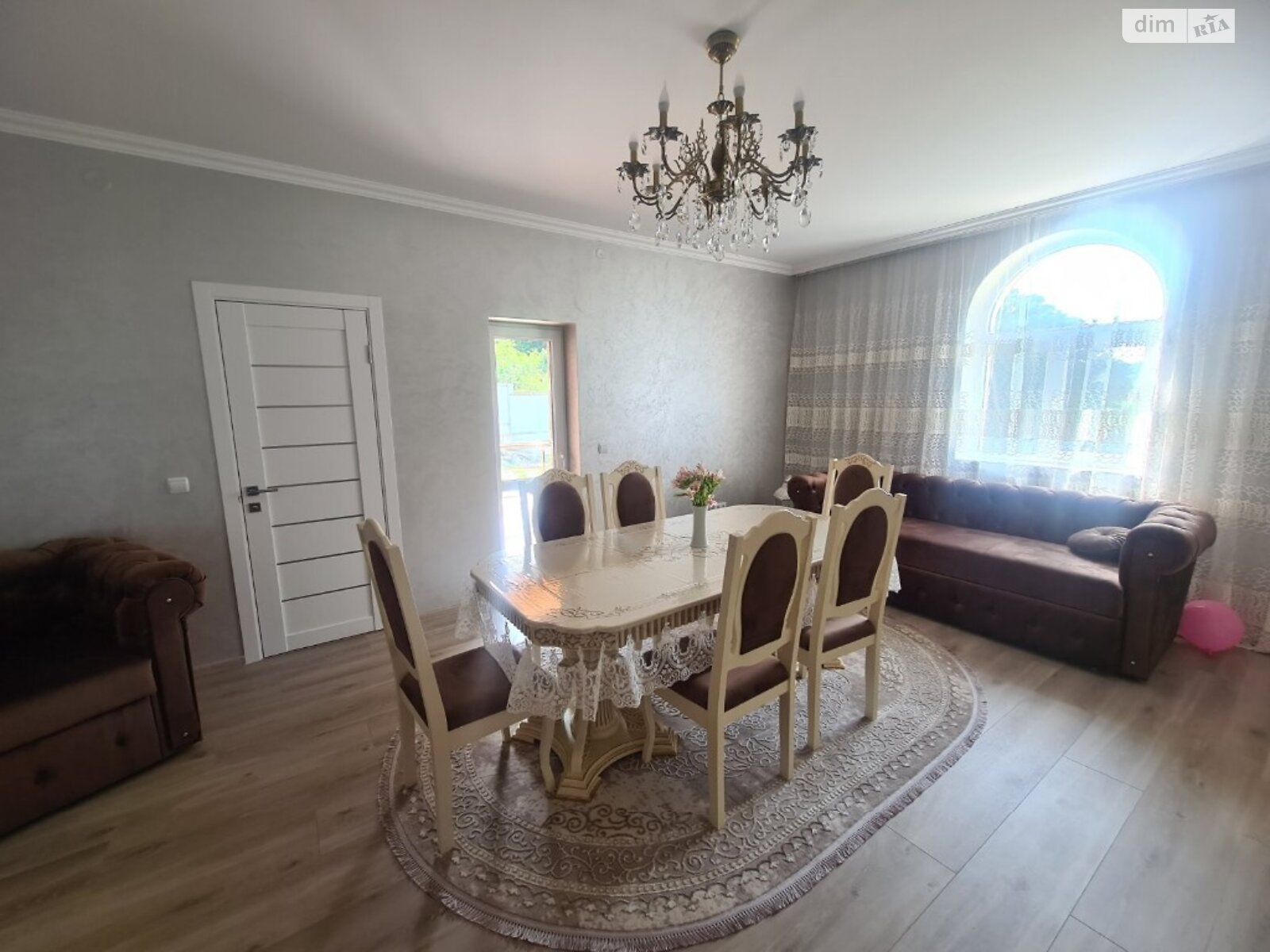 двухэтажный дом с балконом, 245 кв. м, кирпич. Продажа в Ореховице фото 1