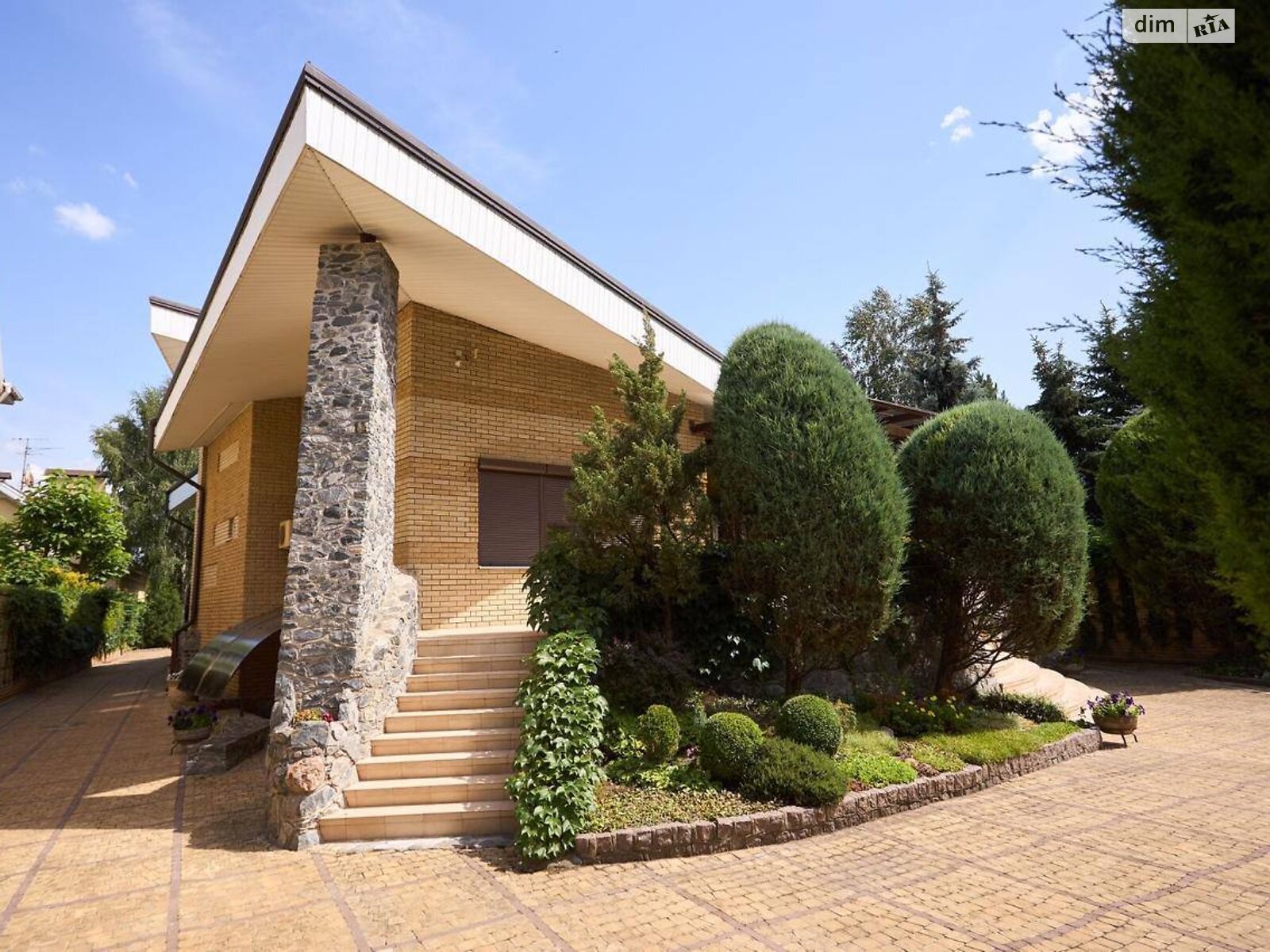 двухэтажный дом с гаражом, 465 кв. м, кирпич. Продажа в Орловщине фото 1 двухэтажный дом с гаражом, 465 кв. м, кирпич. Продажа в Орловщине фото 1
