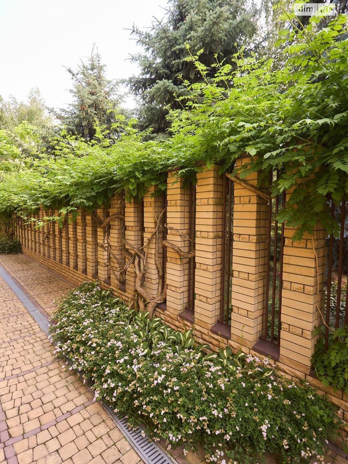 двухэтажный дом с гаражом, 465 кв. м, кирпич. Продажа в Орловщине фото 1 двухэтажный дом с гаражом, 465 кв. м, кирпич. Продажа в Орловщине фото 1