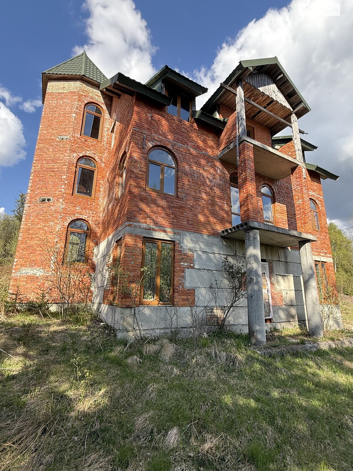 трехэтажный дом, 370.2 кв. м, кирпич. Продажа в Орявчике фото 1 трехэтажный дом, 370.2 кв. м, кирпич. Продажа в Орявчике фото 1