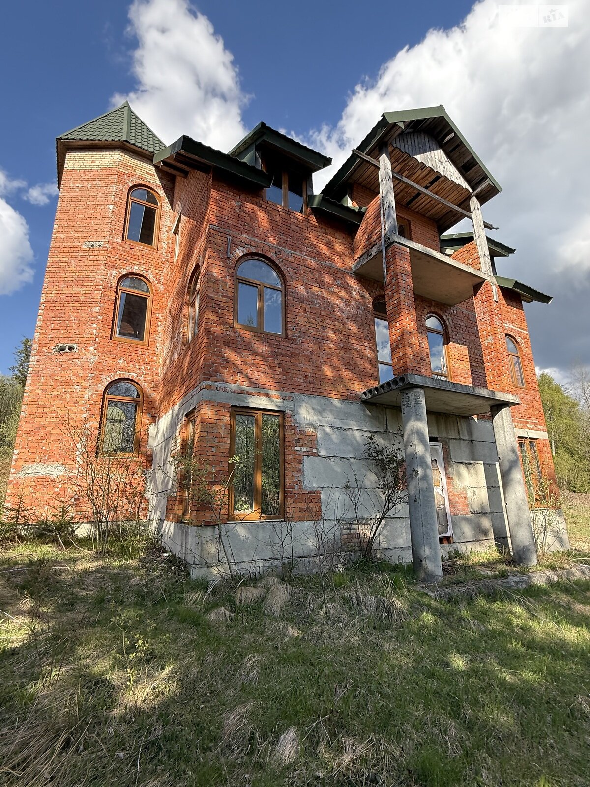 трехэтажный дом, 370.2 кв. м, кирпич. Продажа в Орявчике фото 1 трехэтажный дом, 370.2 кв. м, кирпич. Продажа в Орявчике фото 1