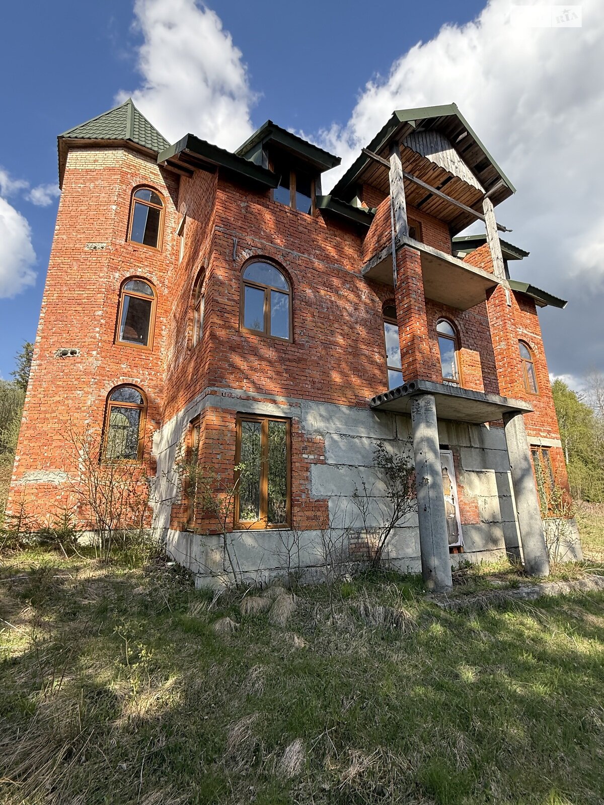 трехэтажный дом, 370.2 кв. м, кирпич. Продажа в Орявчике фото 1 трехэтажный дом, 370.2 кв. м, кирпич. Продажа в Орявчике фото 1
