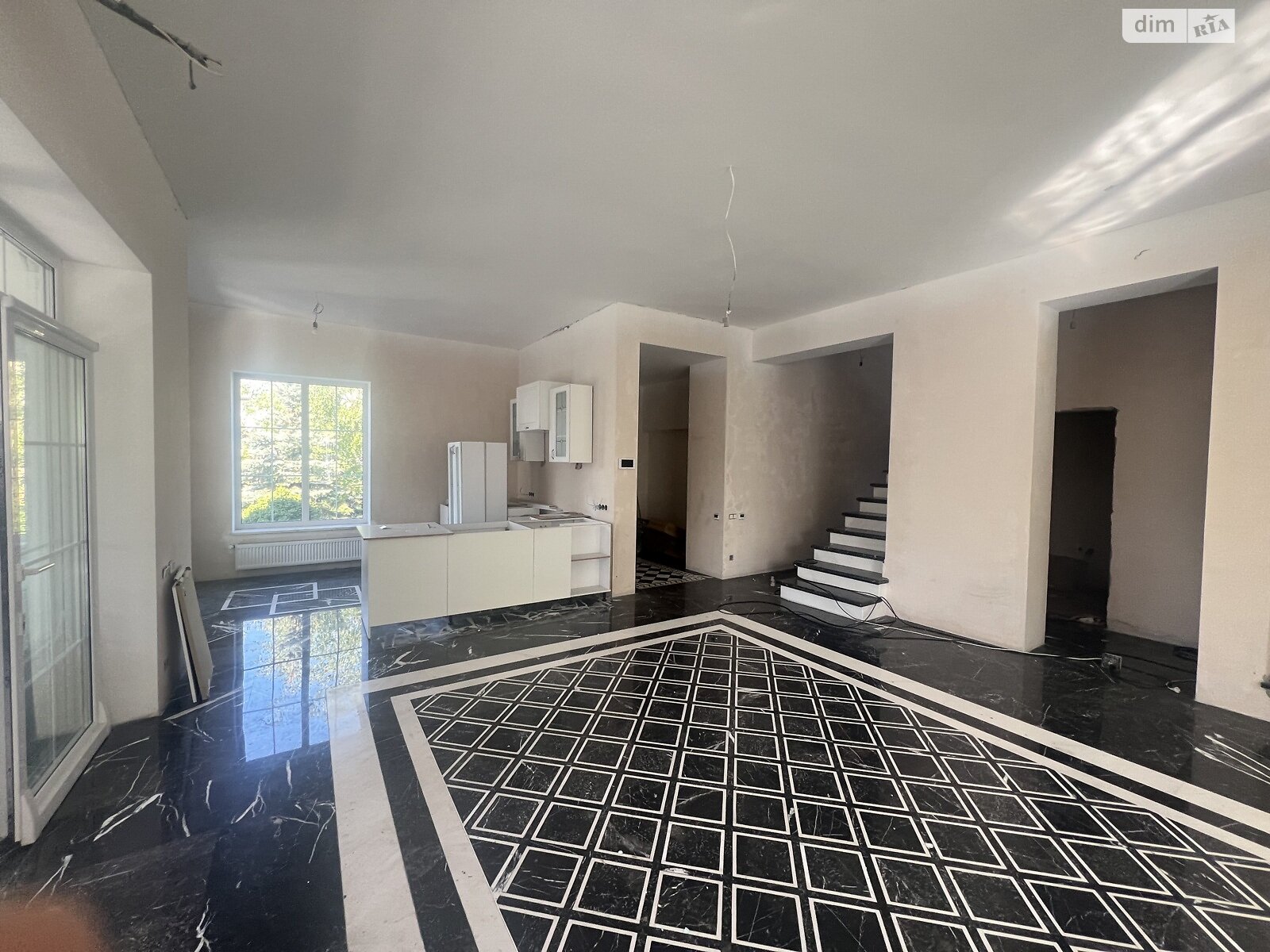 триповерховий будинок з верандою, 280 кв. м, кирпич. Продаж у Осещині фото 1