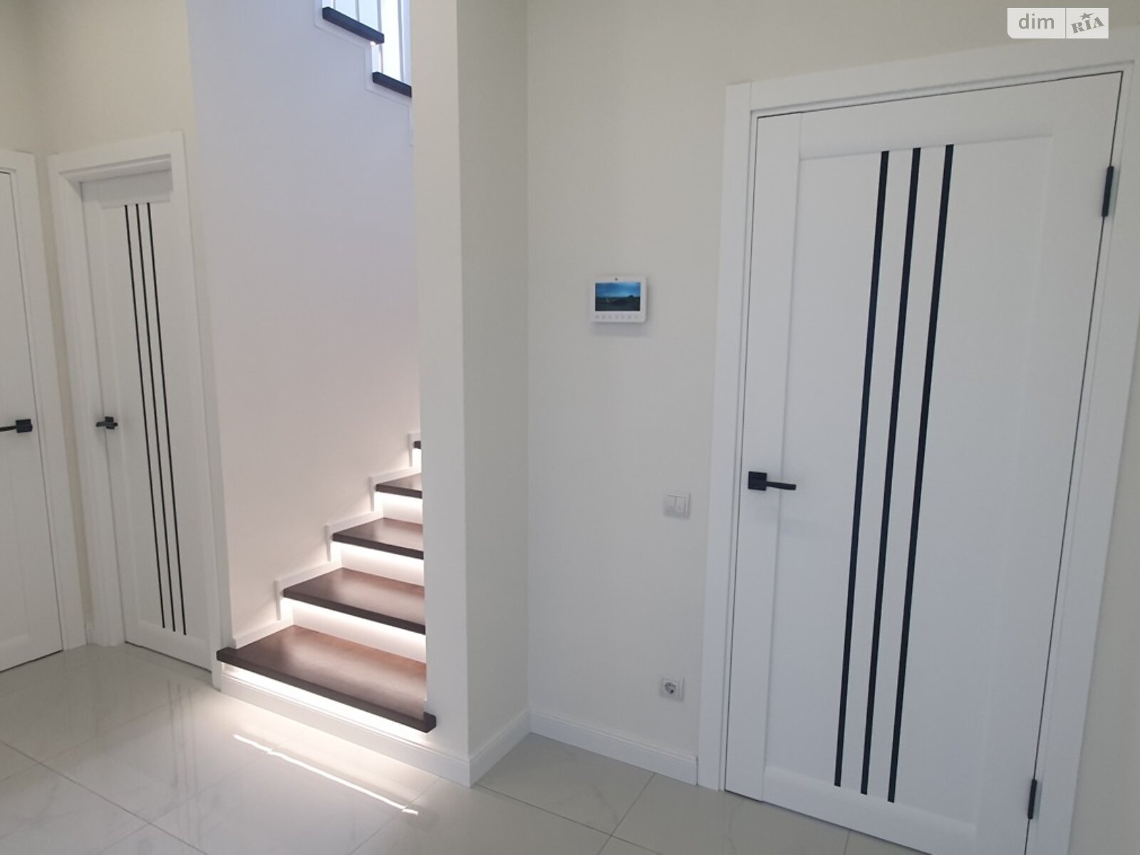 двухэтажный дом с ремонтом, 228 кв. м, пеноблок. Продажа в Осещине фото 1