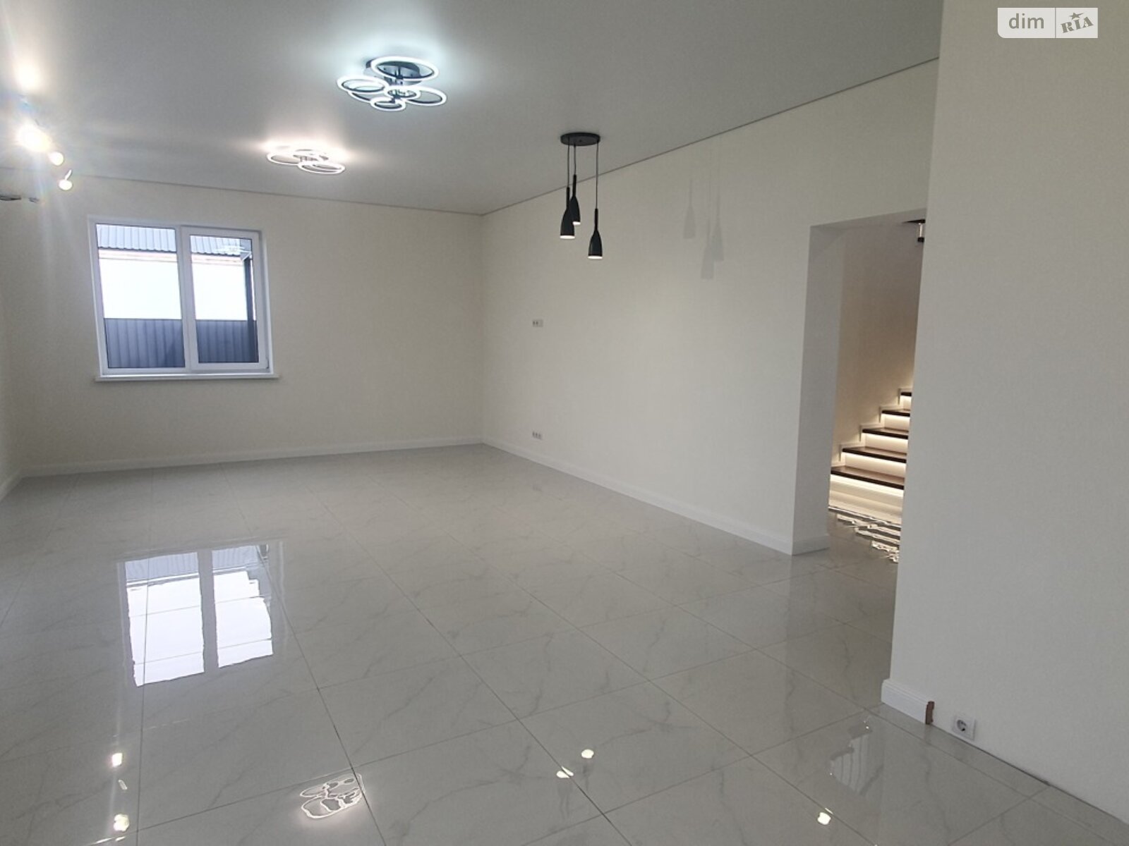 двухэтажный дом с ремонтом, 228 кв. м, пеноблок. Продажа в Осещине фото 1