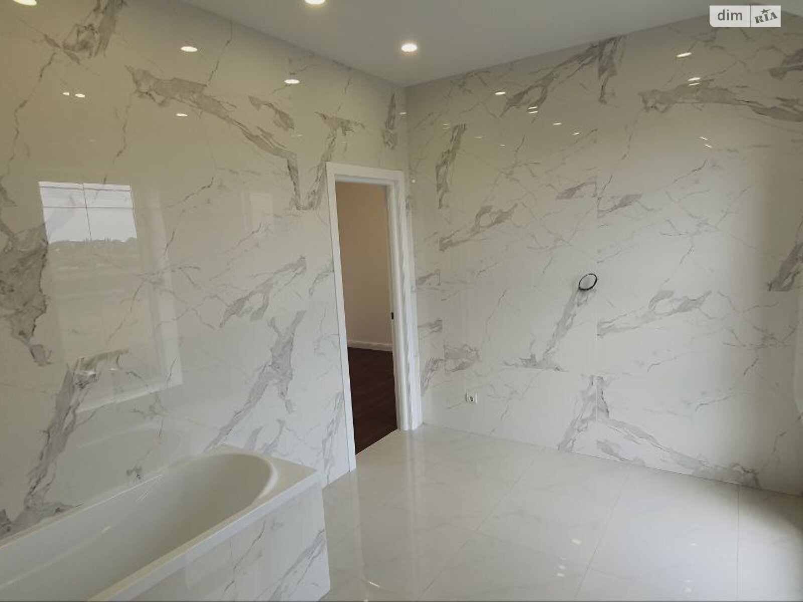 двухэтажный дом с ремонтом, 228 кв. м, пеноблок. Продажа в Осещине фото 1