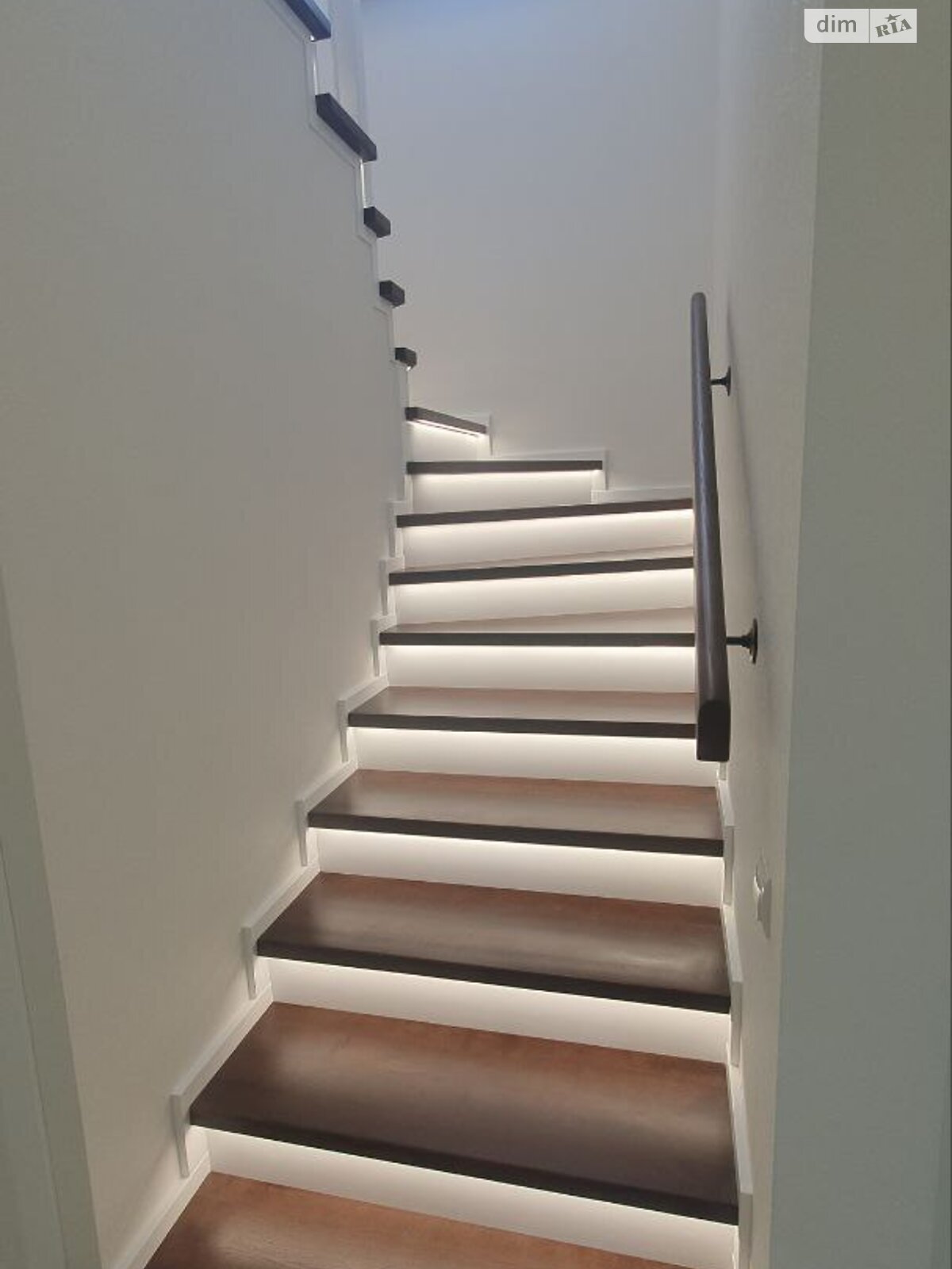 двухэтажный дом с ремонтом, 228 кв. м, пеноблок. Продажа в Осещине фото 1