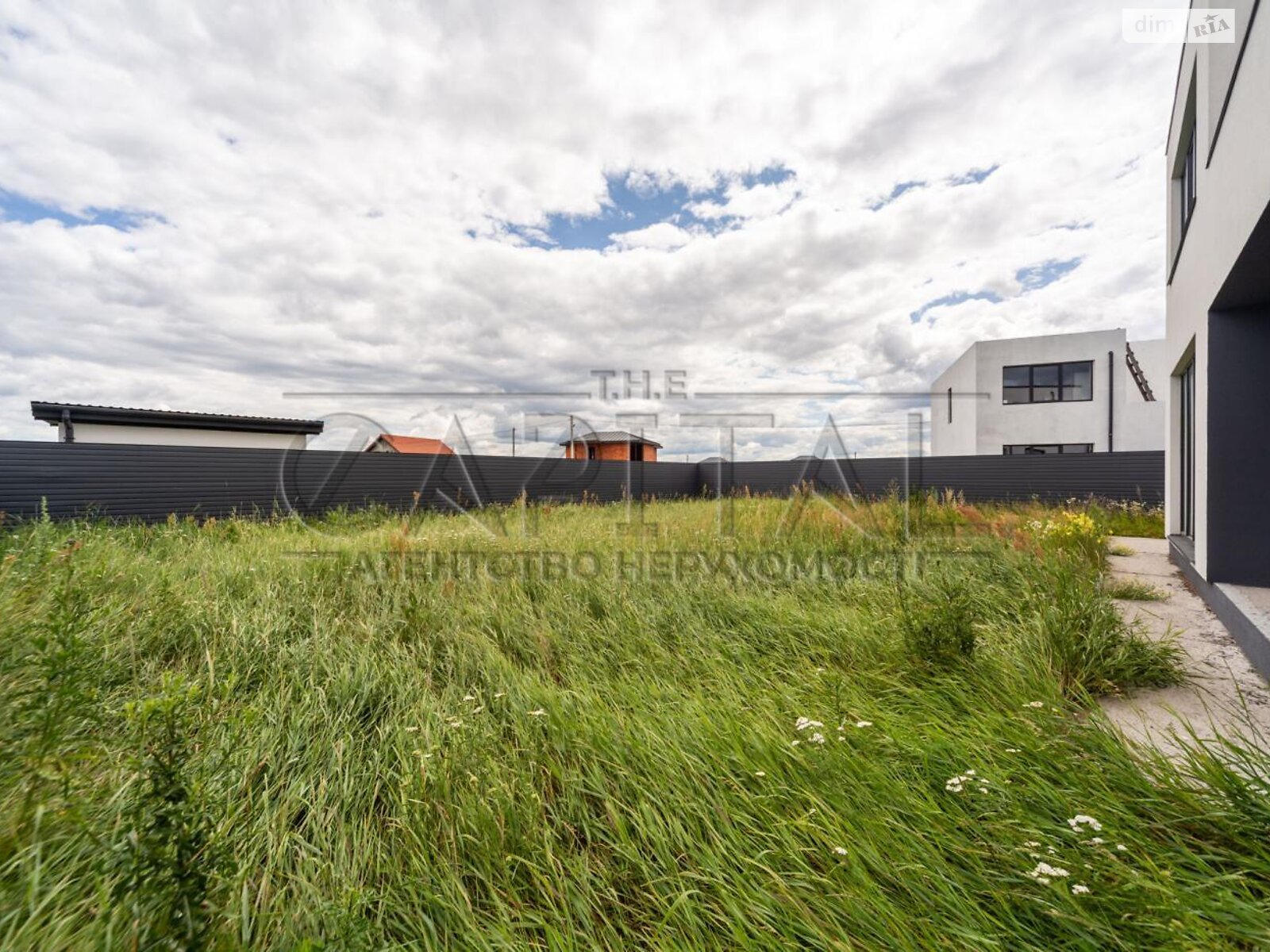 двоповерховий будинок з балконом, 160 кв. м, цегла. Продаж у Осещині фото 1