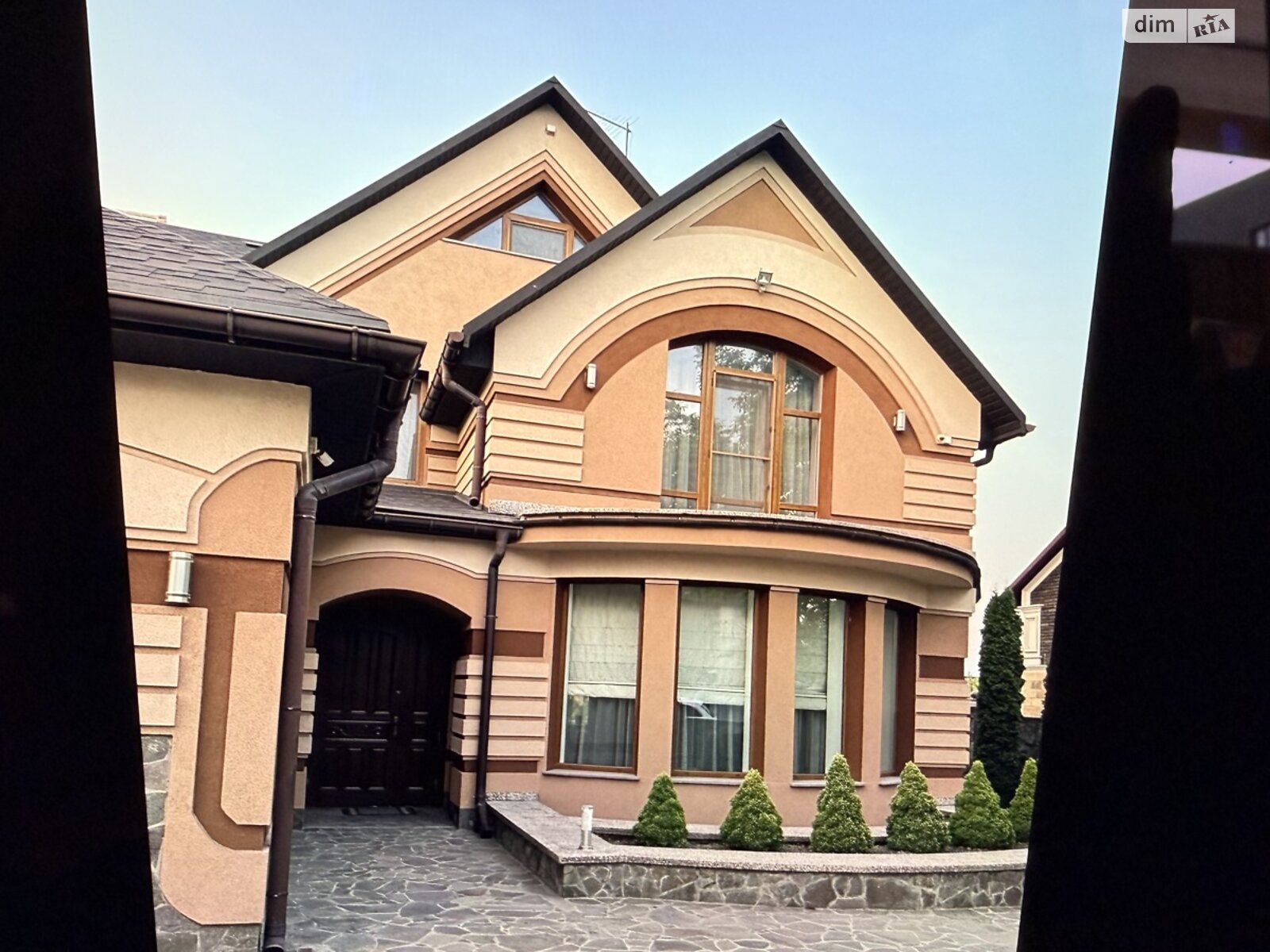 двухэтажный дом с верандой, 450 кв. м, кирпич. Продажа в Острице фото 1 двухэтажный дом с верандой, 450 кв. м, кирпич. Продажа в Острице фото 1