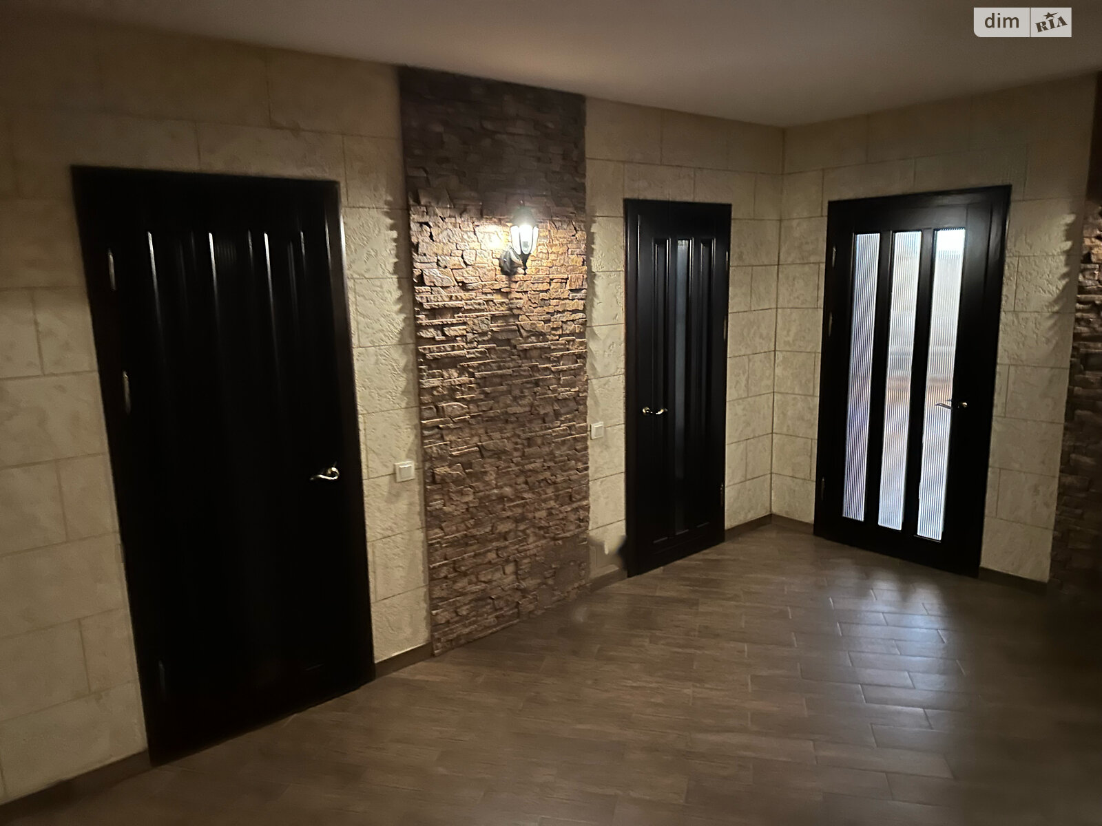 двухэтажный дом с верандой, 450 кв. м, кирпич. Продажа в Острице фото 1 двухэтажный дом с верандой, 450 кв. м, кирпич. Продажа в Острице фото 1