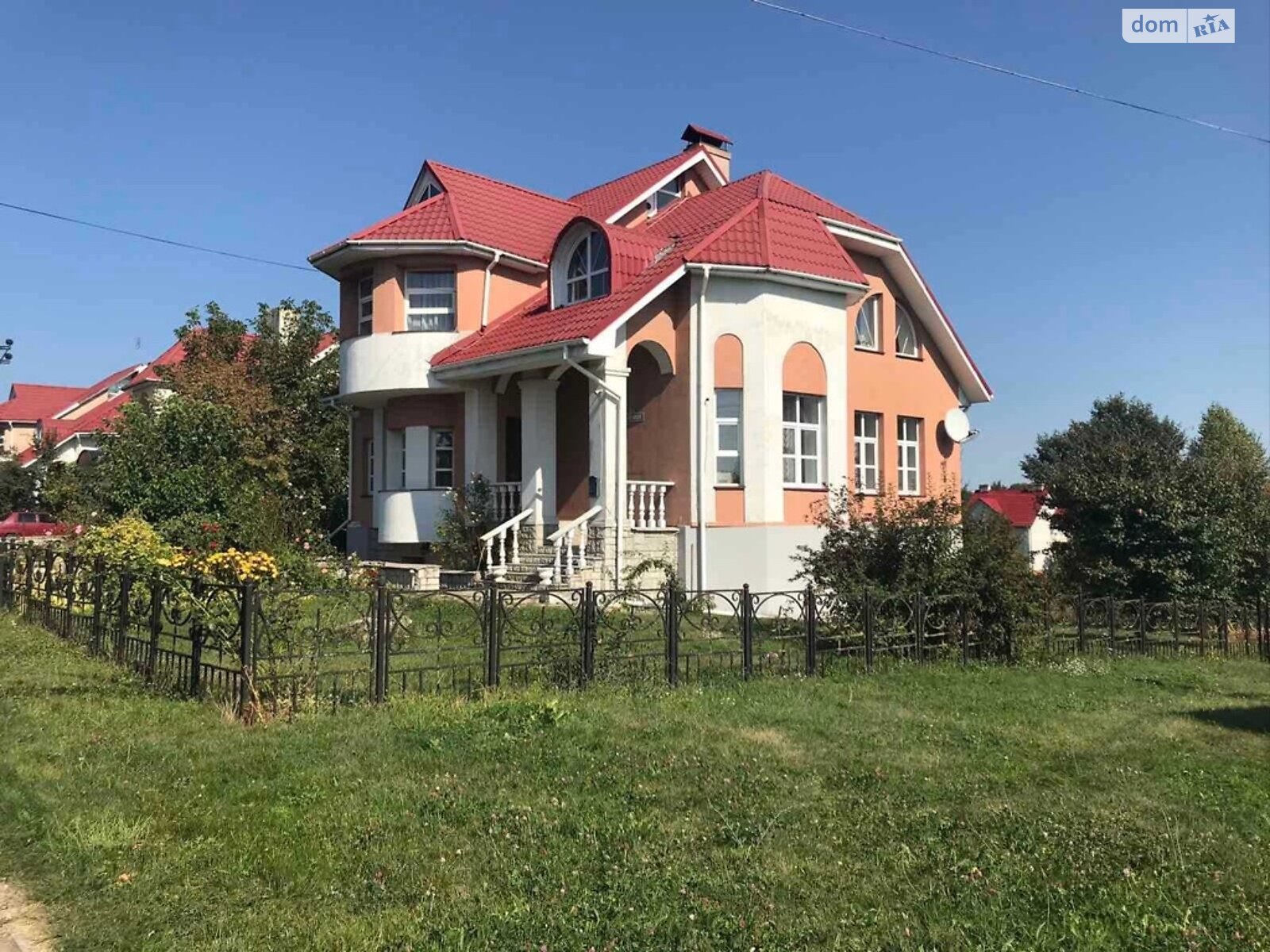 двухэтажный дом с ремонтом, 275 кв. м, кирпич. Продажа в Остроге район Острог фото 1