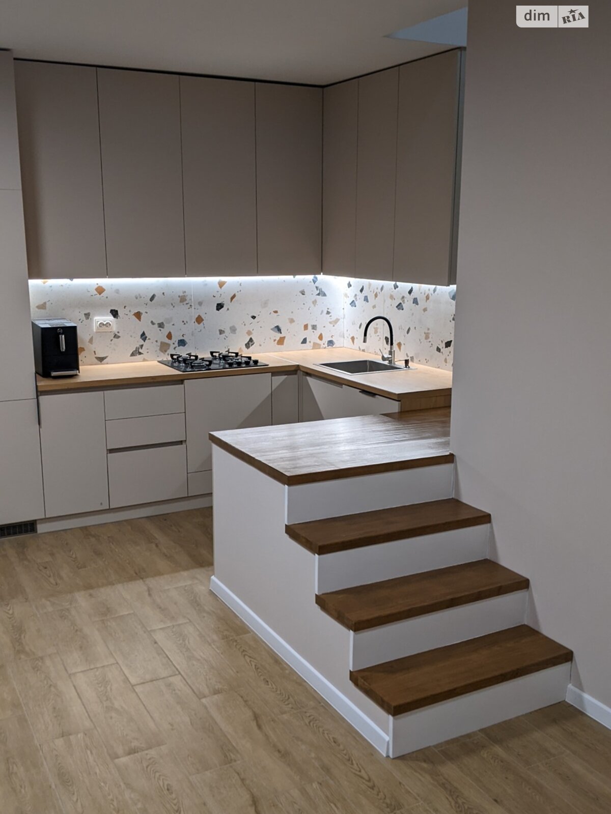 двухэтажный дом с верандой, 90 кв. м, керамический блок. Продажа в Острове фото 1