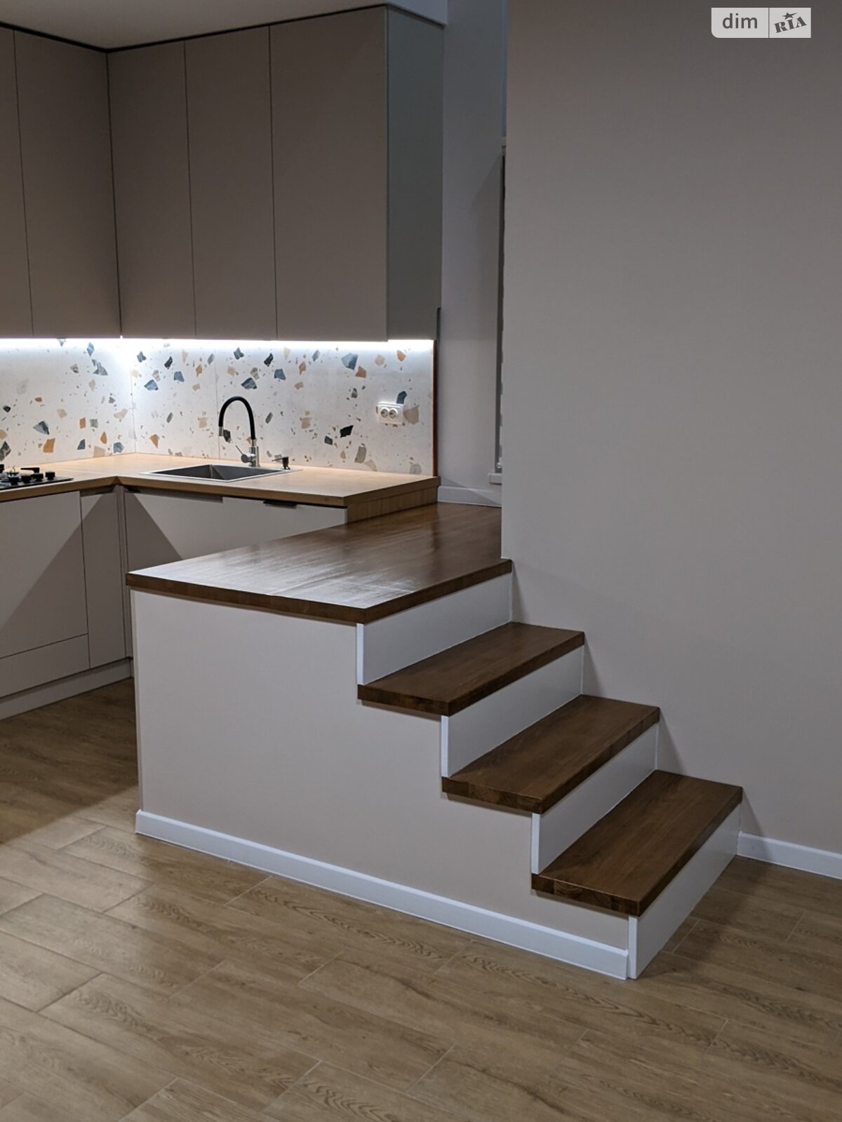 двухэтажный дом с верандой, 90 кв. м, керамический блок. Продажа в Острове фото 1